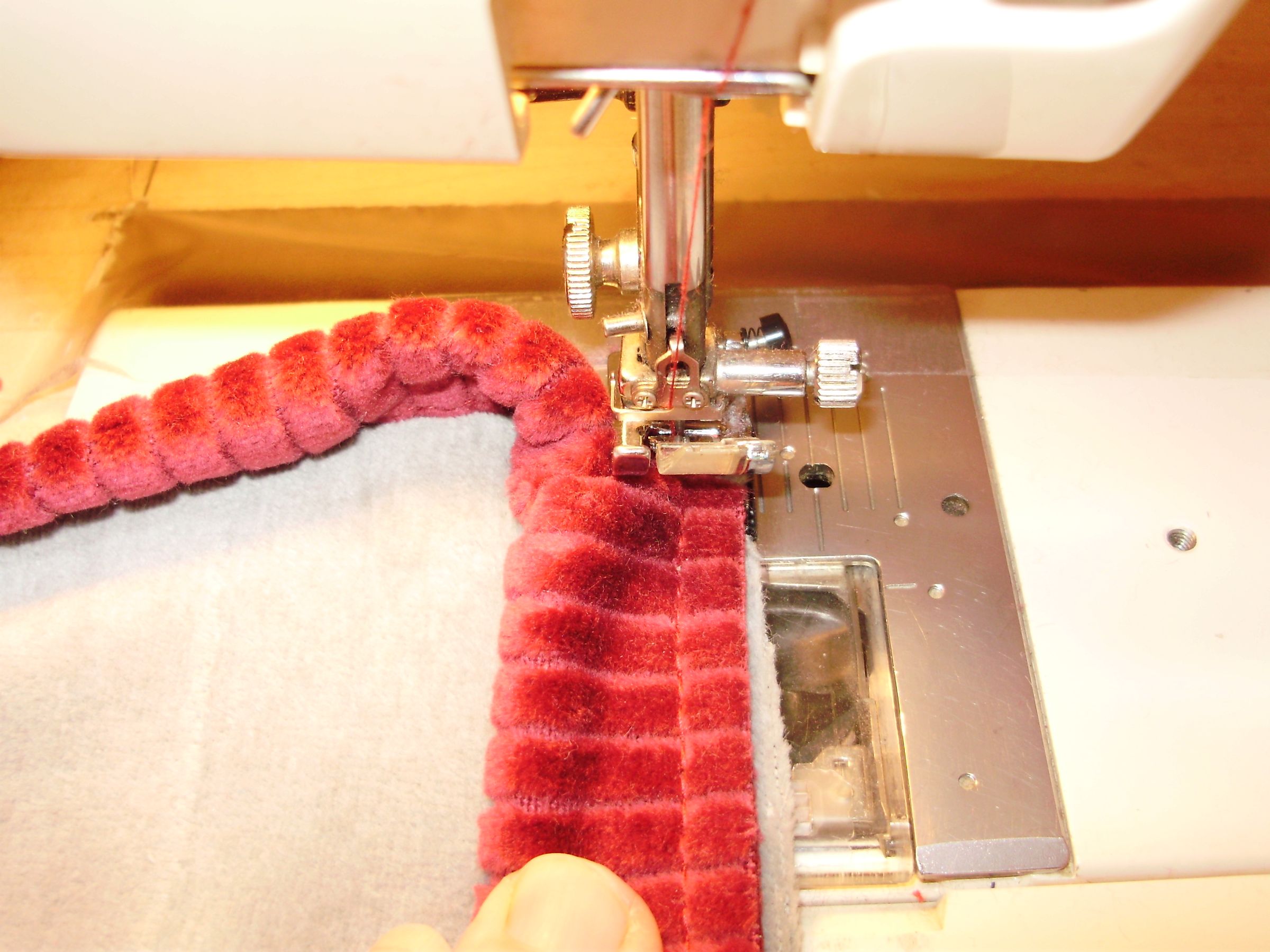 How to Make a Pillow With Corded Trim 5 Steps (with Pictures