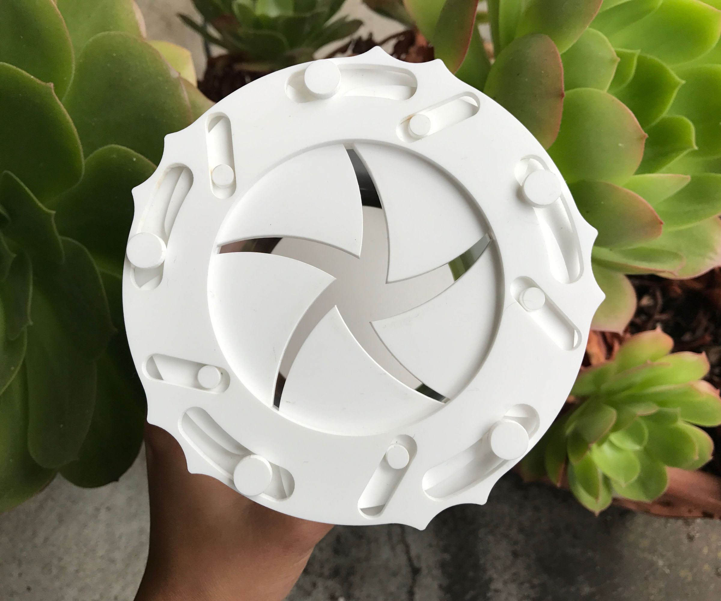 Mechanical Iris Box