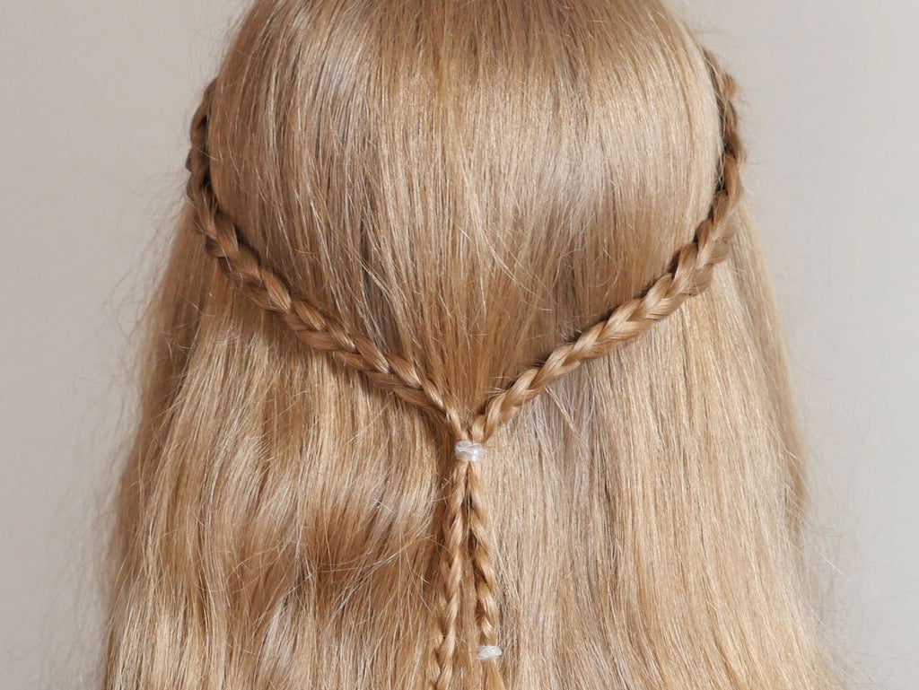 Easy Hairstyle With Two Small Braids 5 Steps With Pictures Instructables