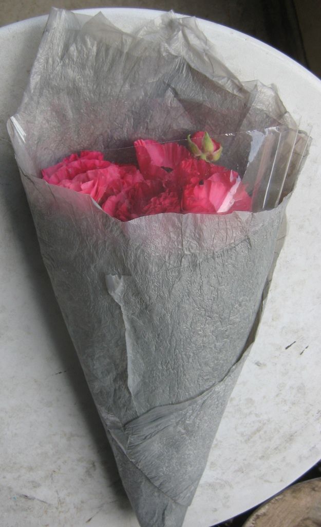 Upcycled Plastic Flower Wrapping 6 Steps Instructables