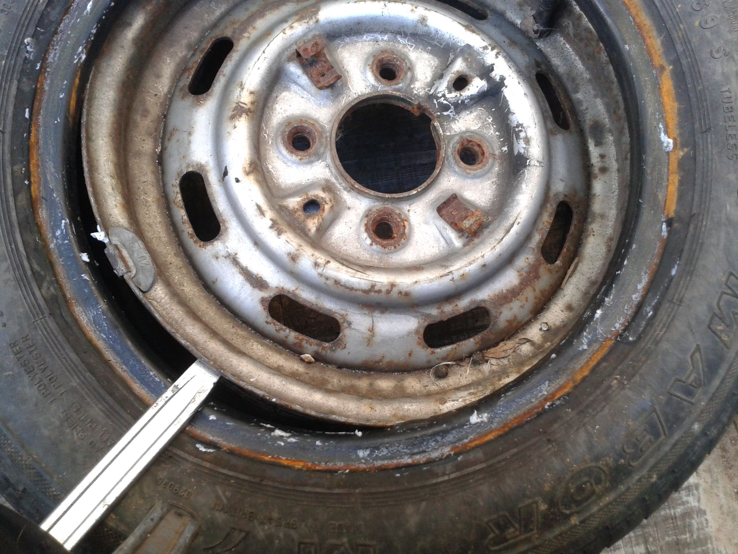 Tyre Bead Breaking, Removal & Fitting. 6 Steps Instructables