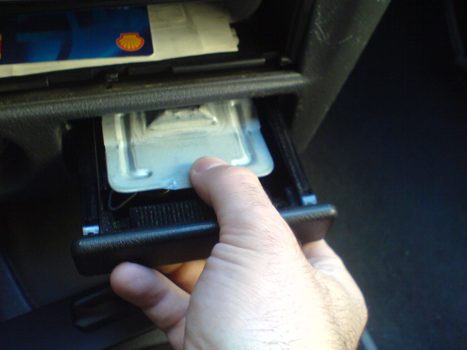 How to Connect Your Mp3 or Ipod on a Car Cdplayer. 6 Steps (with