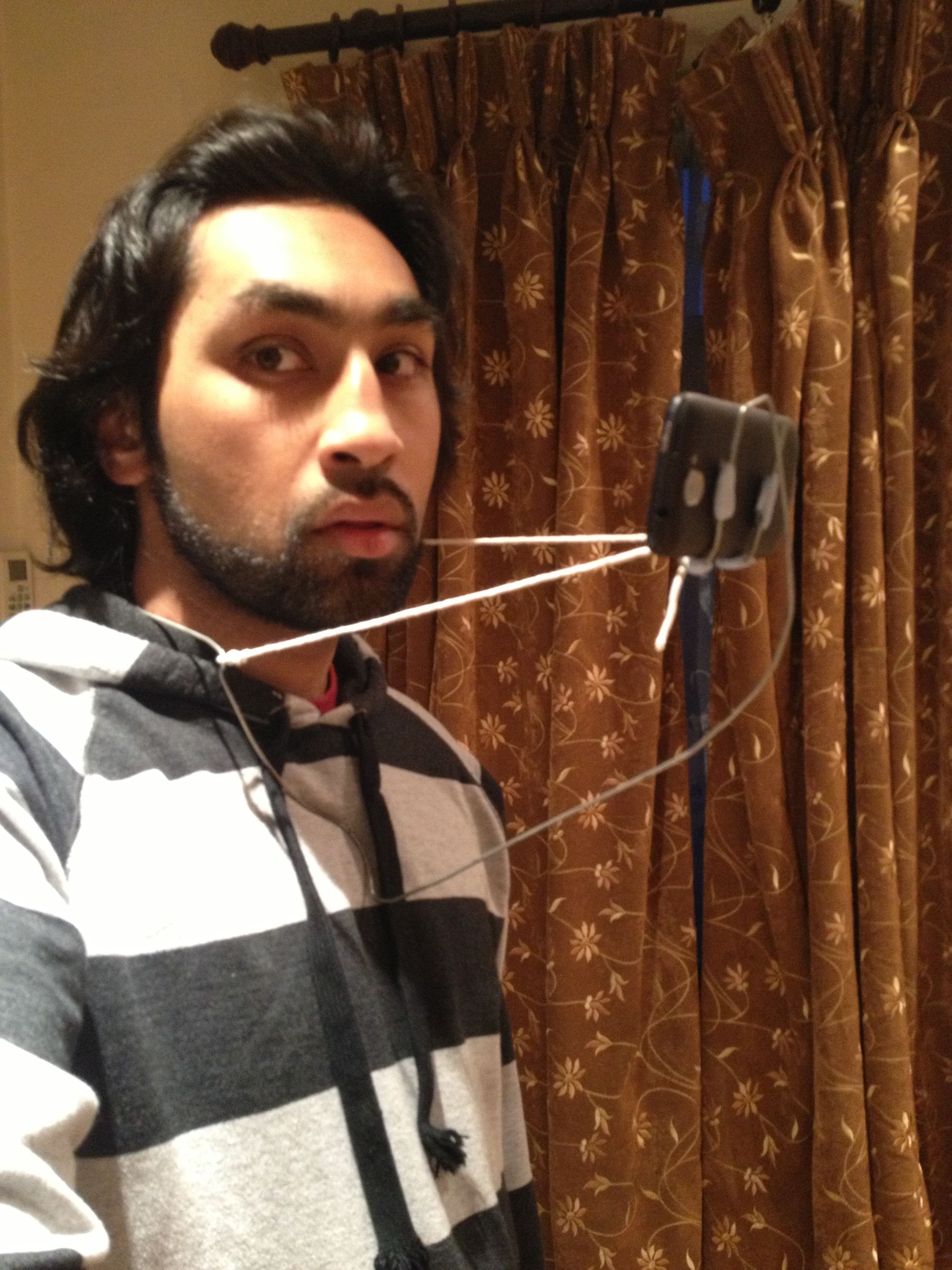 DIY guide for Wire coat-hanger hands free phone holder with step-by-step instructions