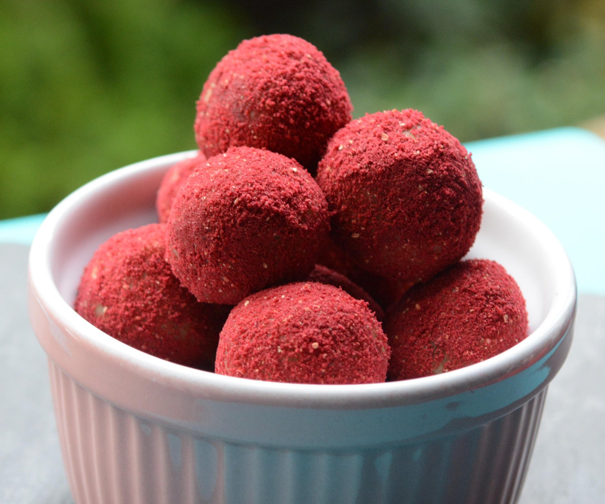Truffles Coated in Freeze Dried Raspberry Powder 8 Steps (with