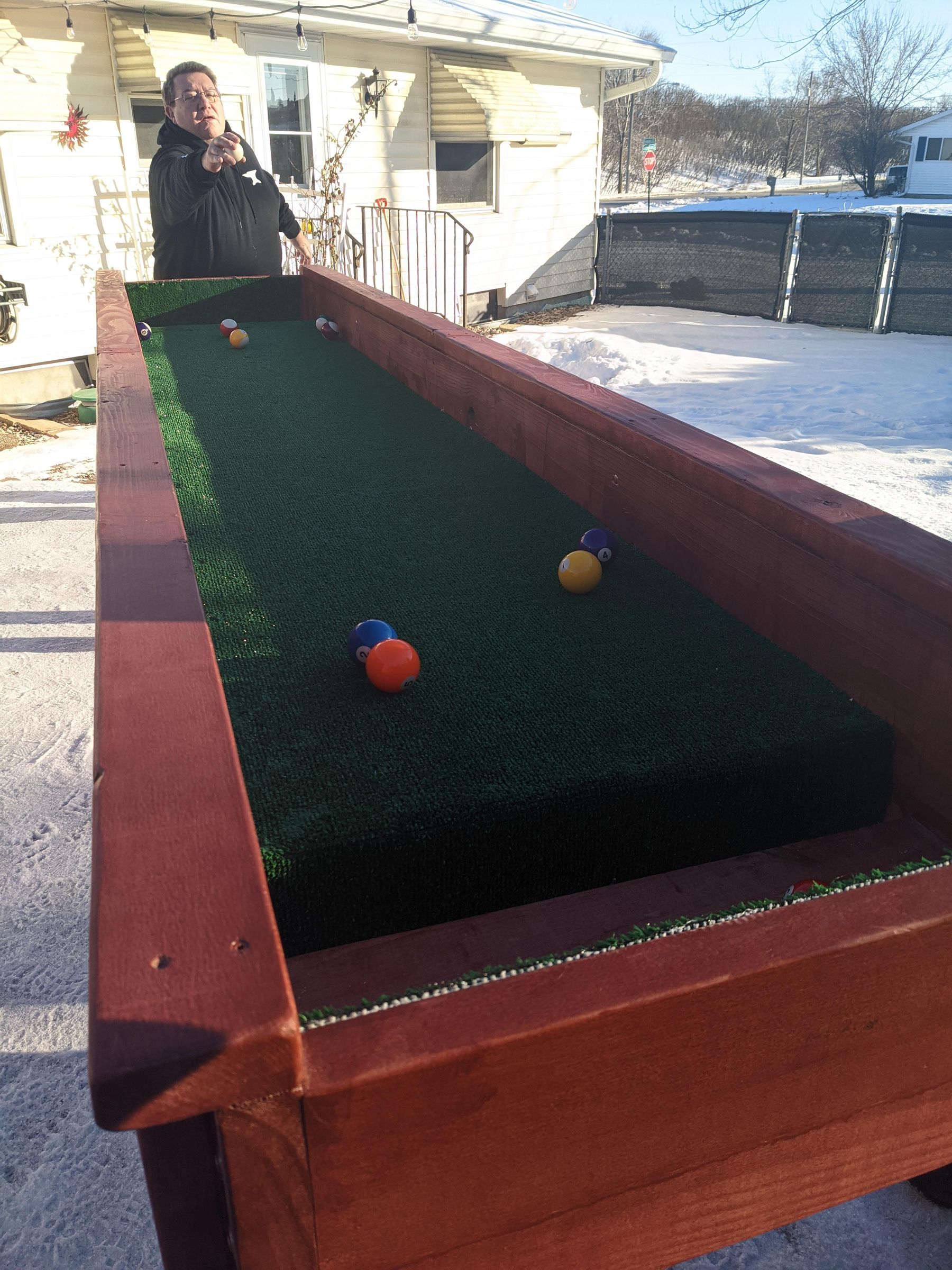 Outdoor Carpet Ball Table ( Also Called Gutter Ball ) : 8 Steps