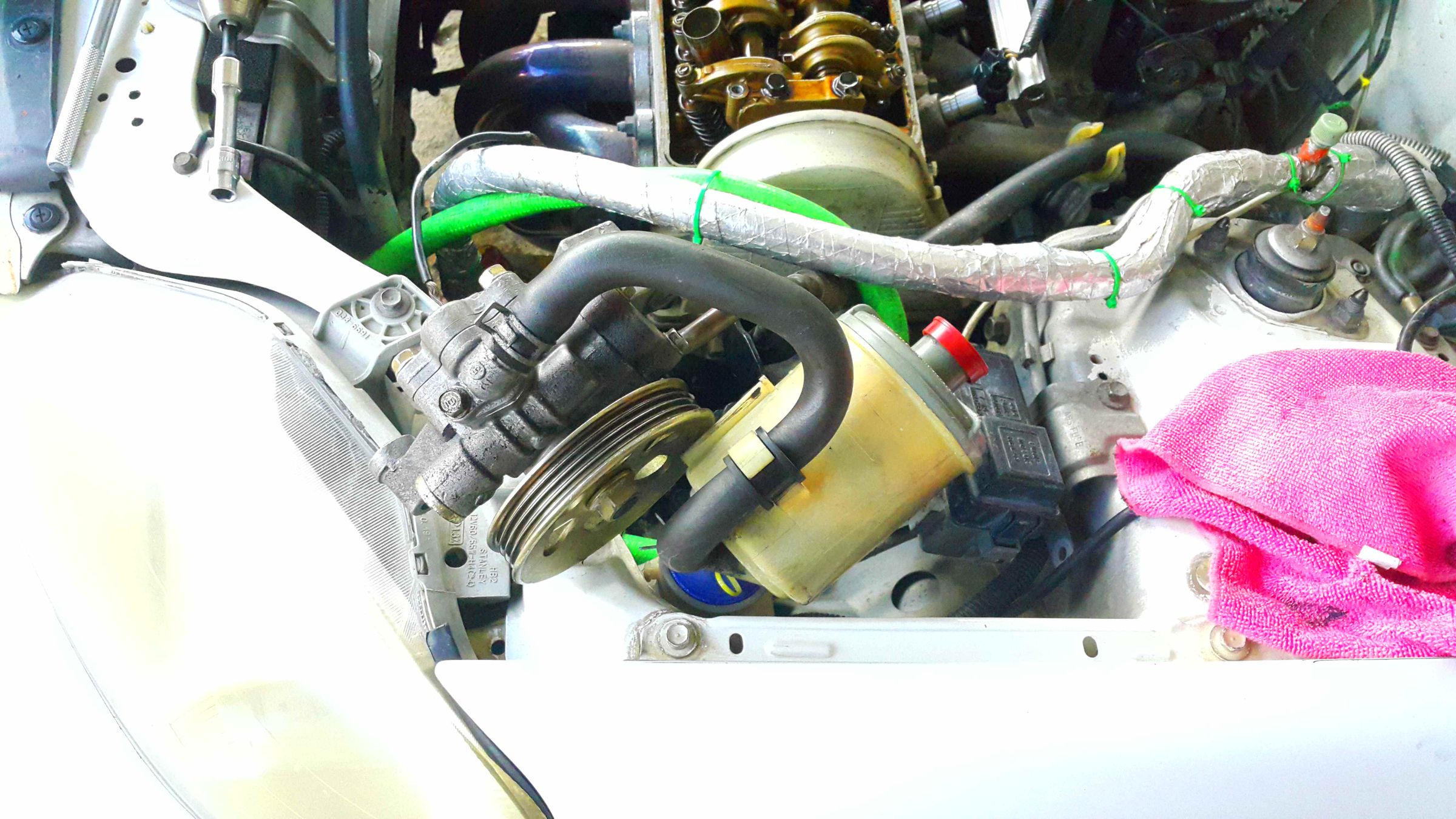 Replacing a Camshaft Seal (Honda Civic 1999, D15B). 5 Steps (with