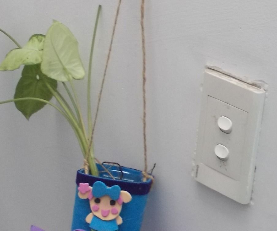 DIY guide for Miss La Sen hanging recycled tree vase with step-by-step instructions
