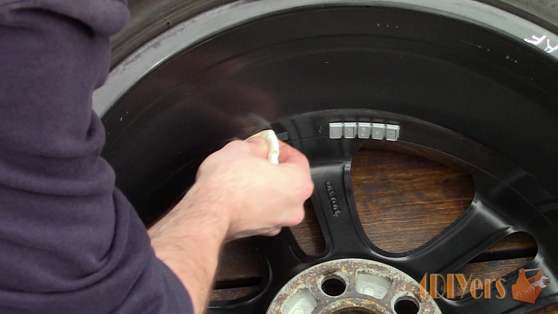 3 Ways on How to Remove Wheel Weight Foam Glue Adhesive 5 Steps