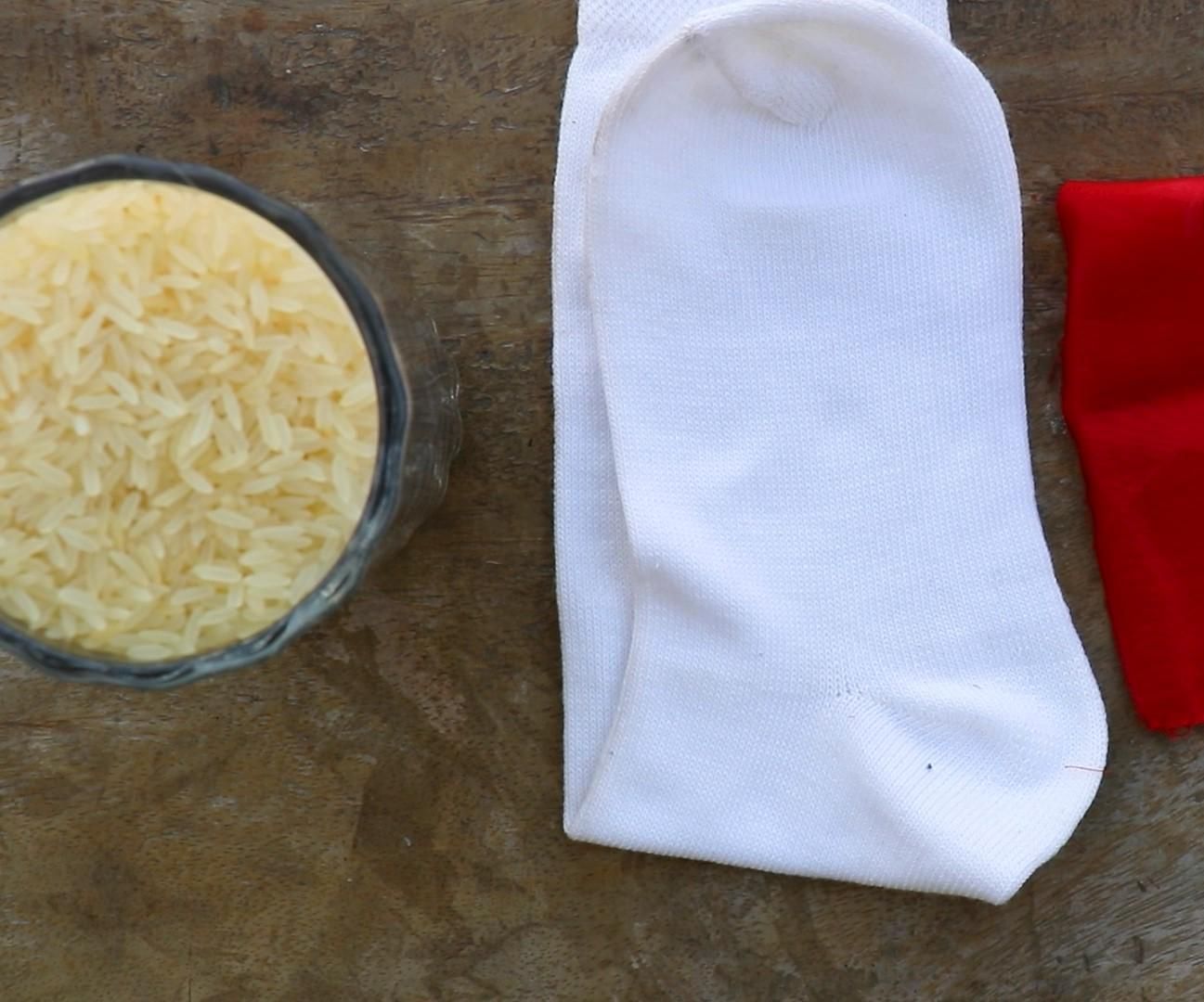 How to Make a Sock Snowman With Rice Sock Snowman in 5 Minutes 4