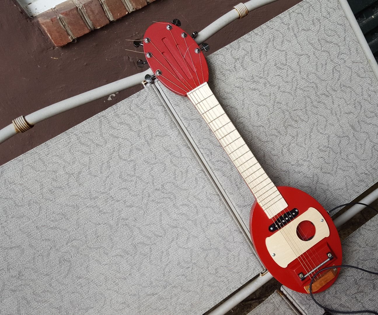 $35 diy electric travel guitar DIY Project DIY Project Image