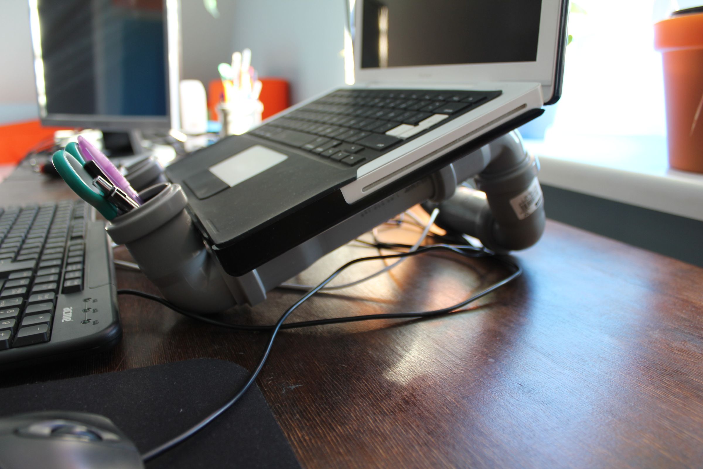 DIY guide for 7$ PVC laptop stand for 13" macbook with step-by-step instructions
