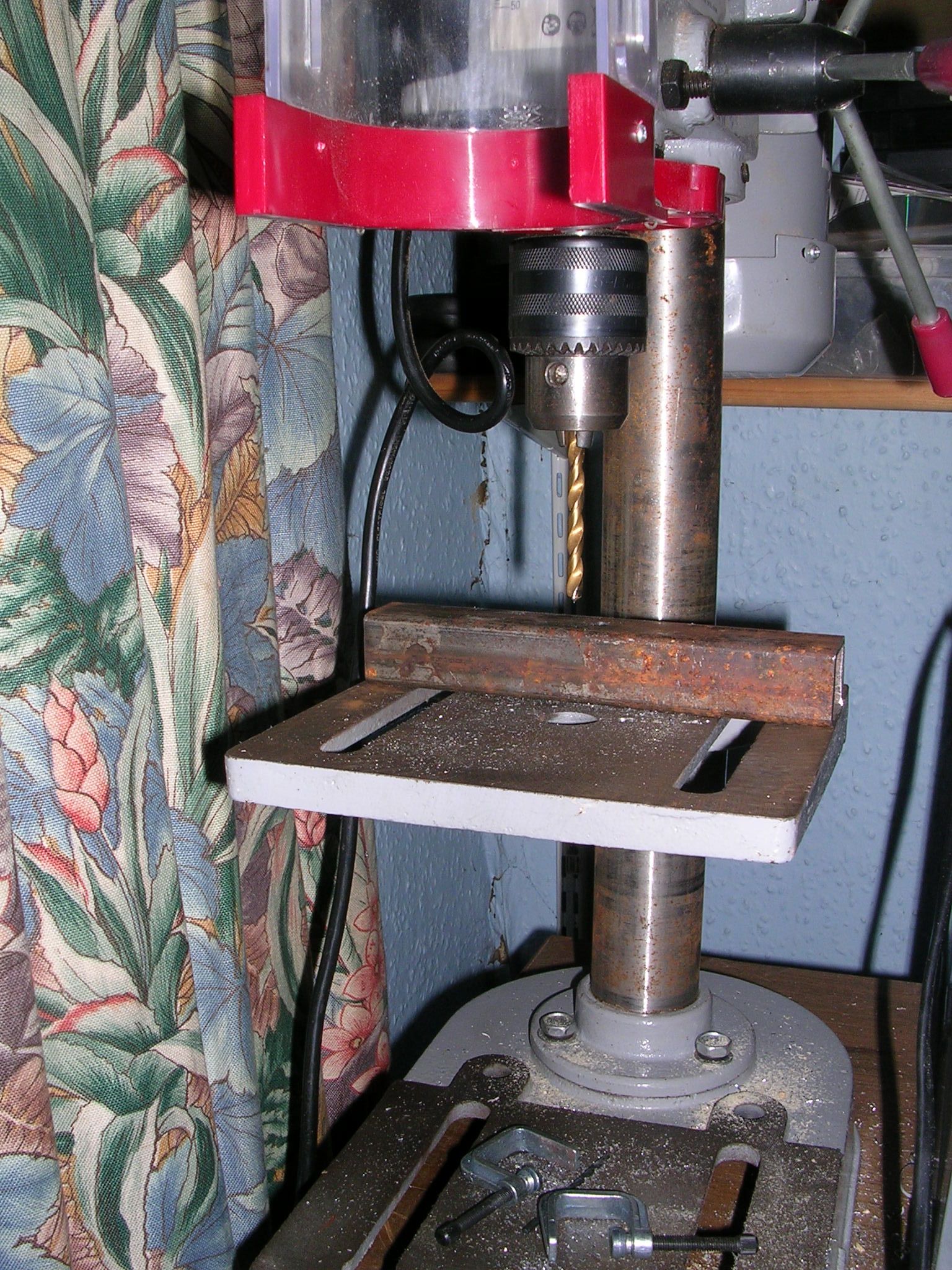 Simple Drill Jig for Drilling a Perfect Hole in a Sphere. 3 Steps