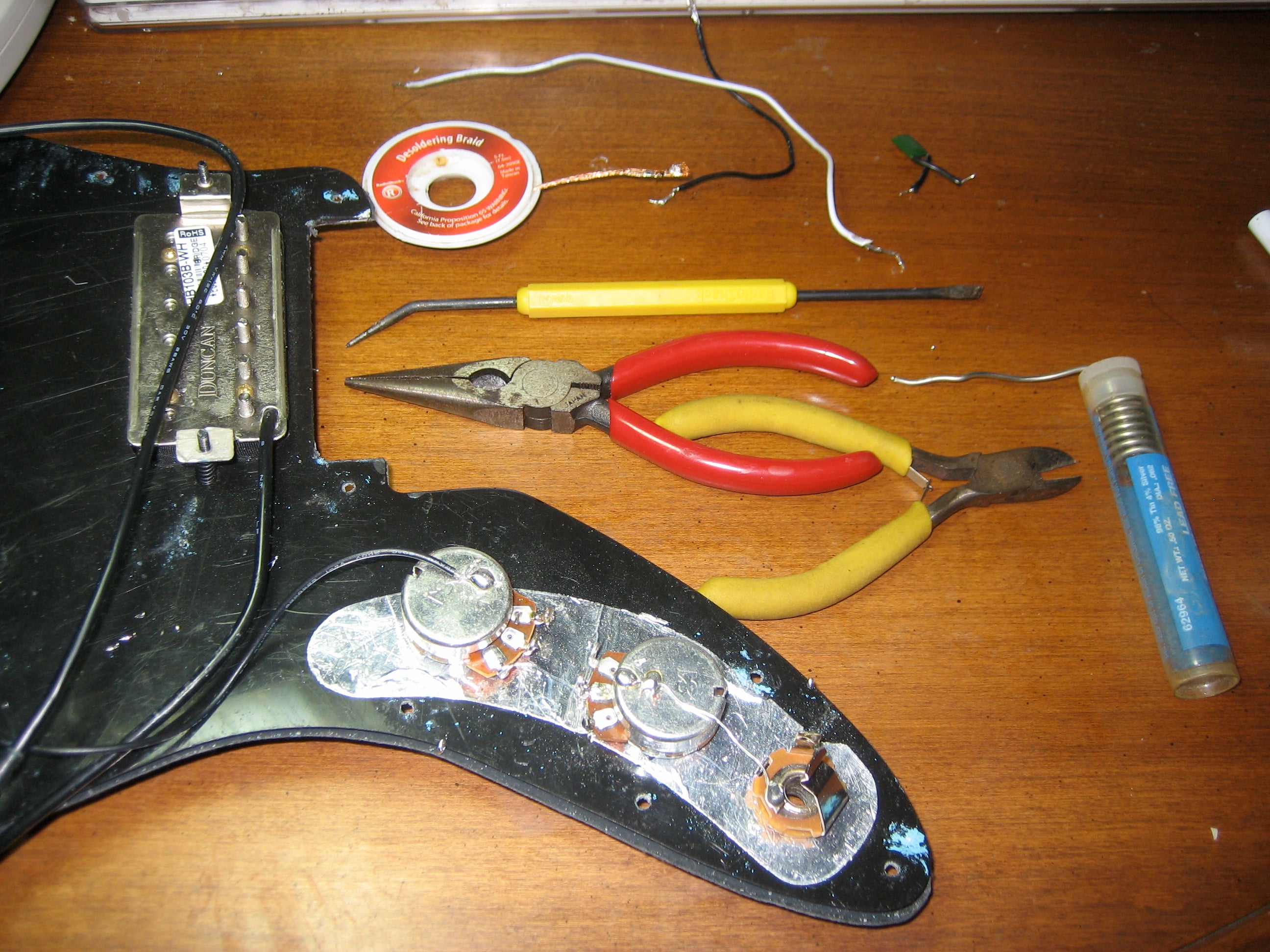 How To Wire A Guitar For 2 Volumes Instead Of 1 Volume 1 Tone 4 Steps Instructables