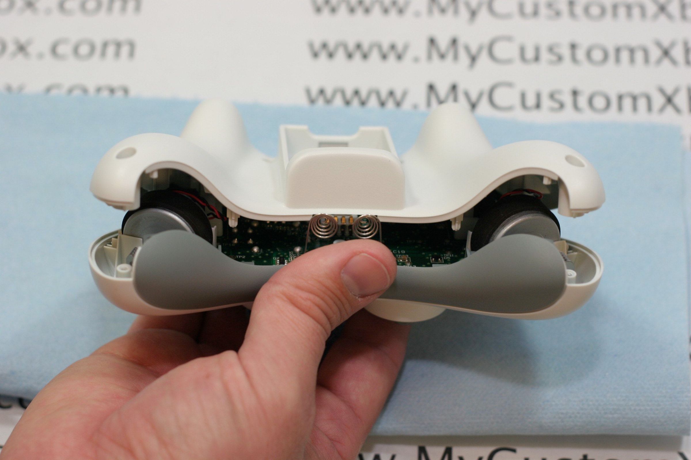 How to Disassemble an Xbox 360 Wireless Controller 18 Steps