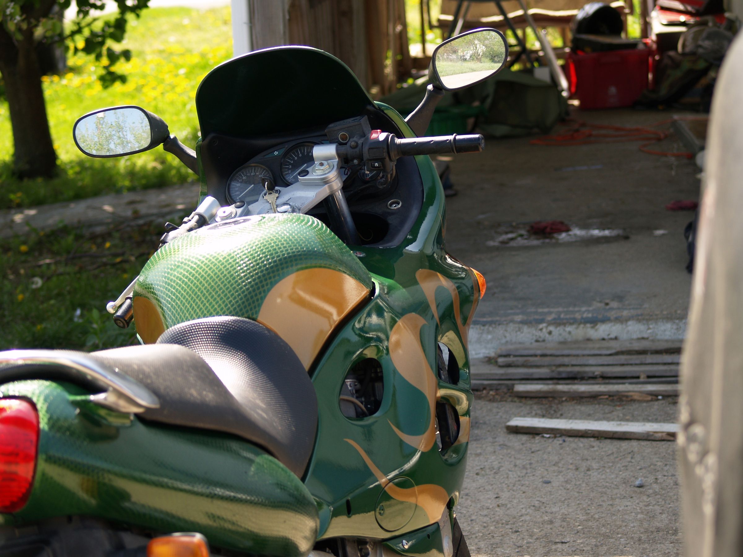 "UPDATED W/Videos" How to Spray Paint Snake Skin Scales on Anything 7