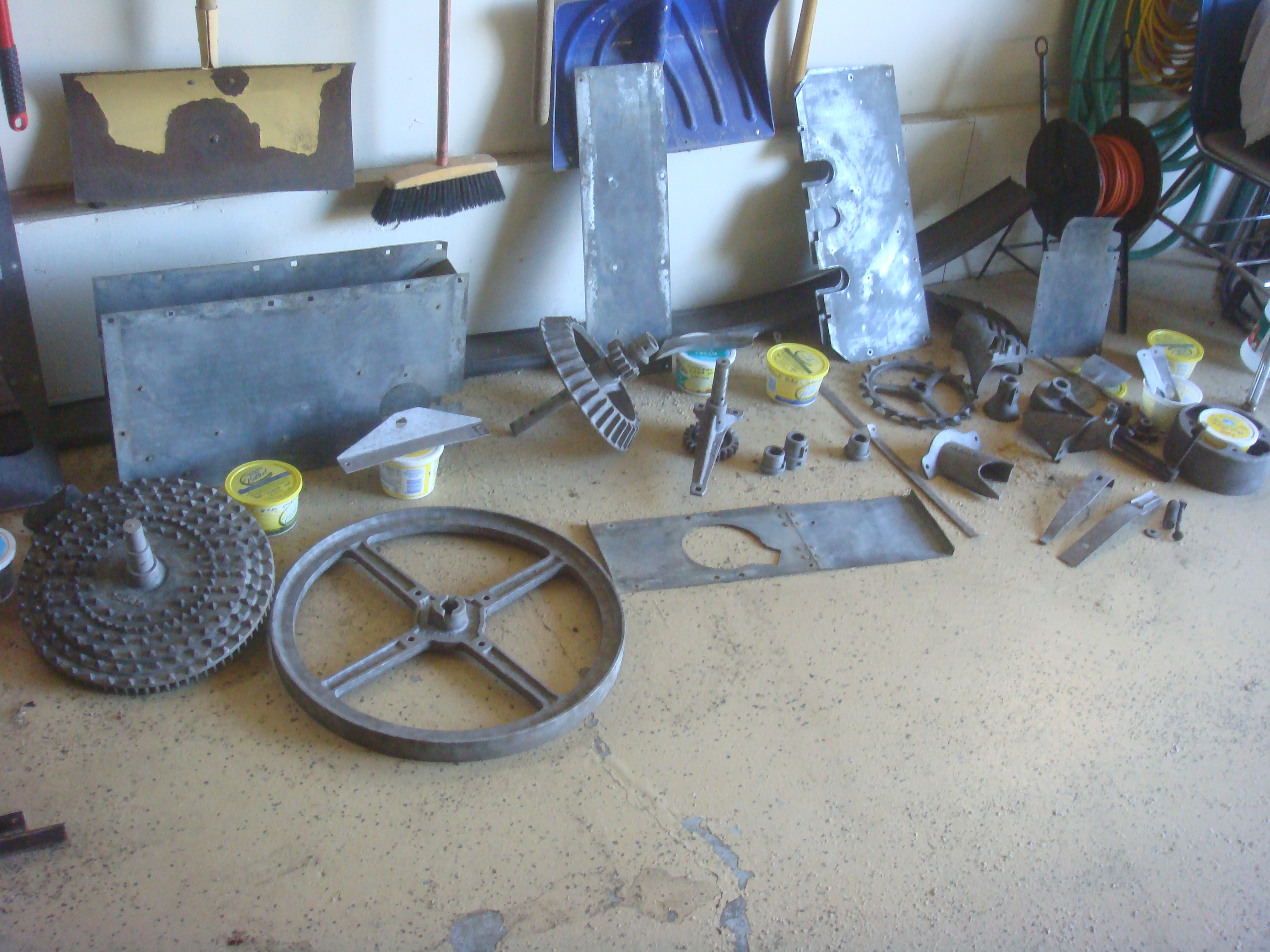 Reconditioning New Idea Corn Sheller 8 Steps (with Pictures