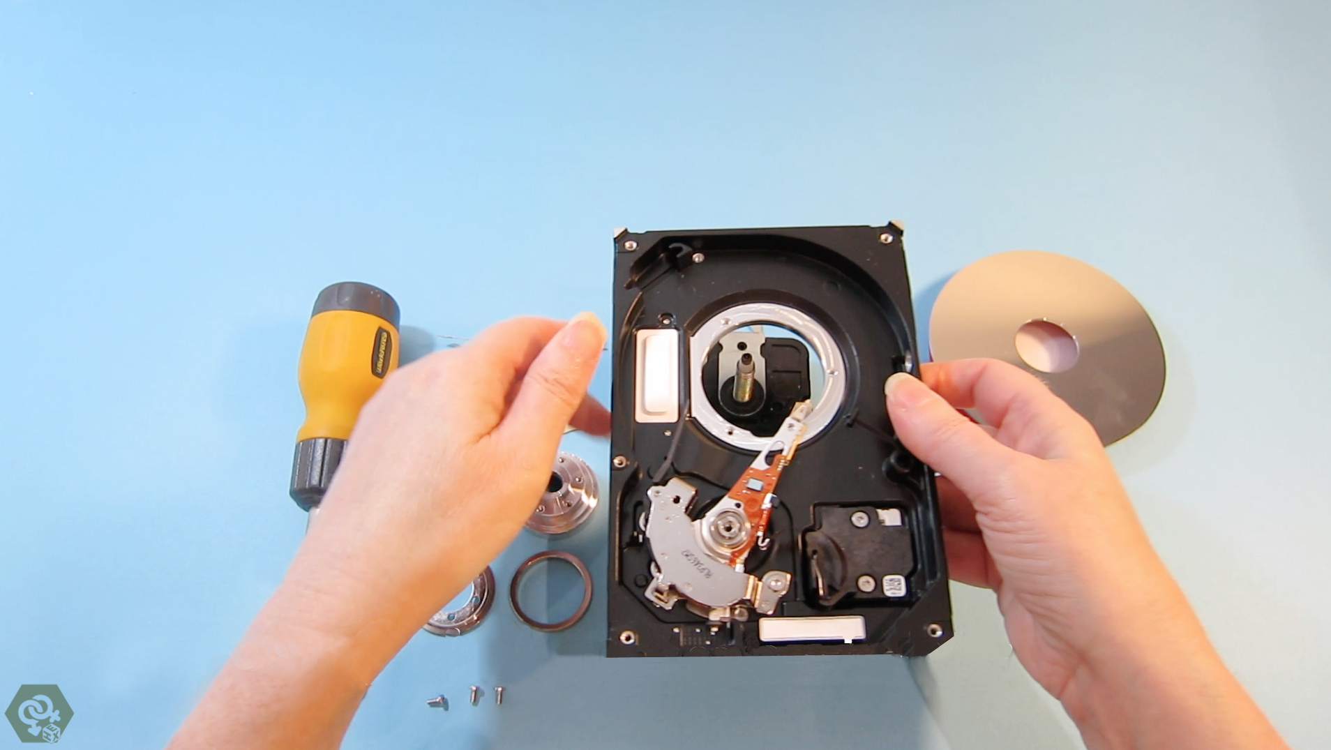 Upcycle a Hard Drive Into a Clock 19 Steps (with Pictures