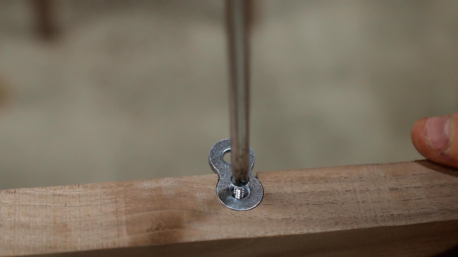 How to Install Figure 8 Table Top Fasteners 5 Steps (with Pictures