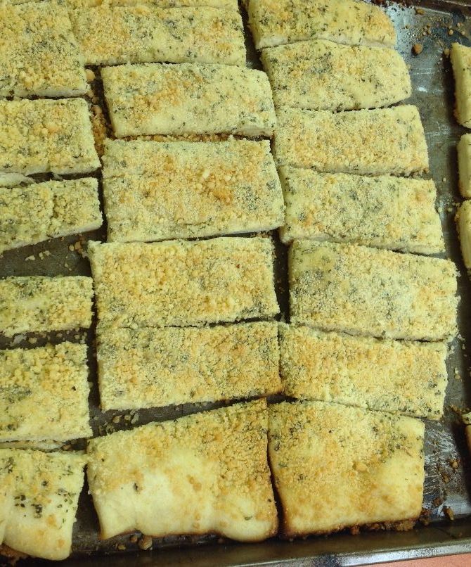 Easy Cheesy Breadsticks 