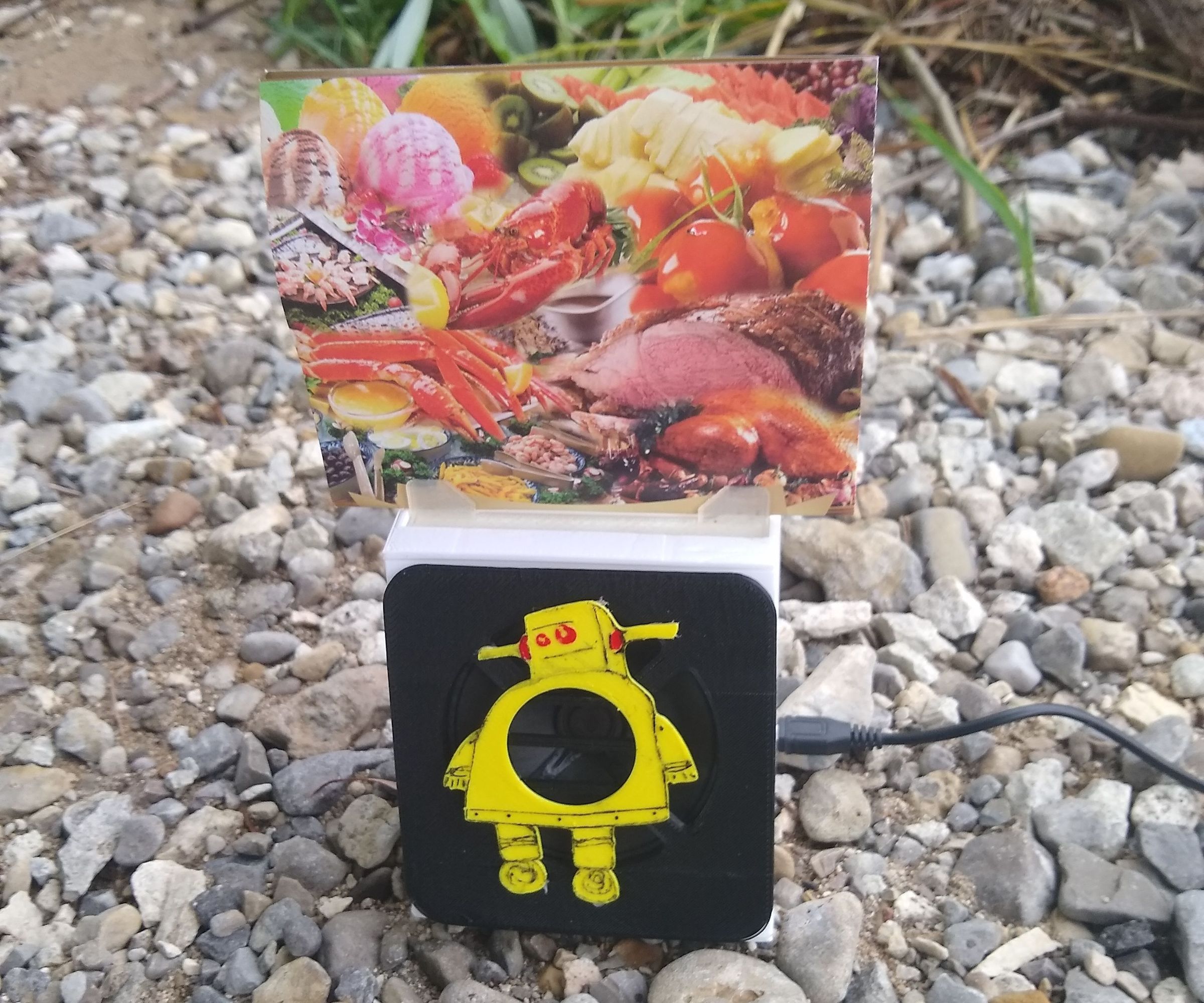 Picture Holder With Built-in Speaker