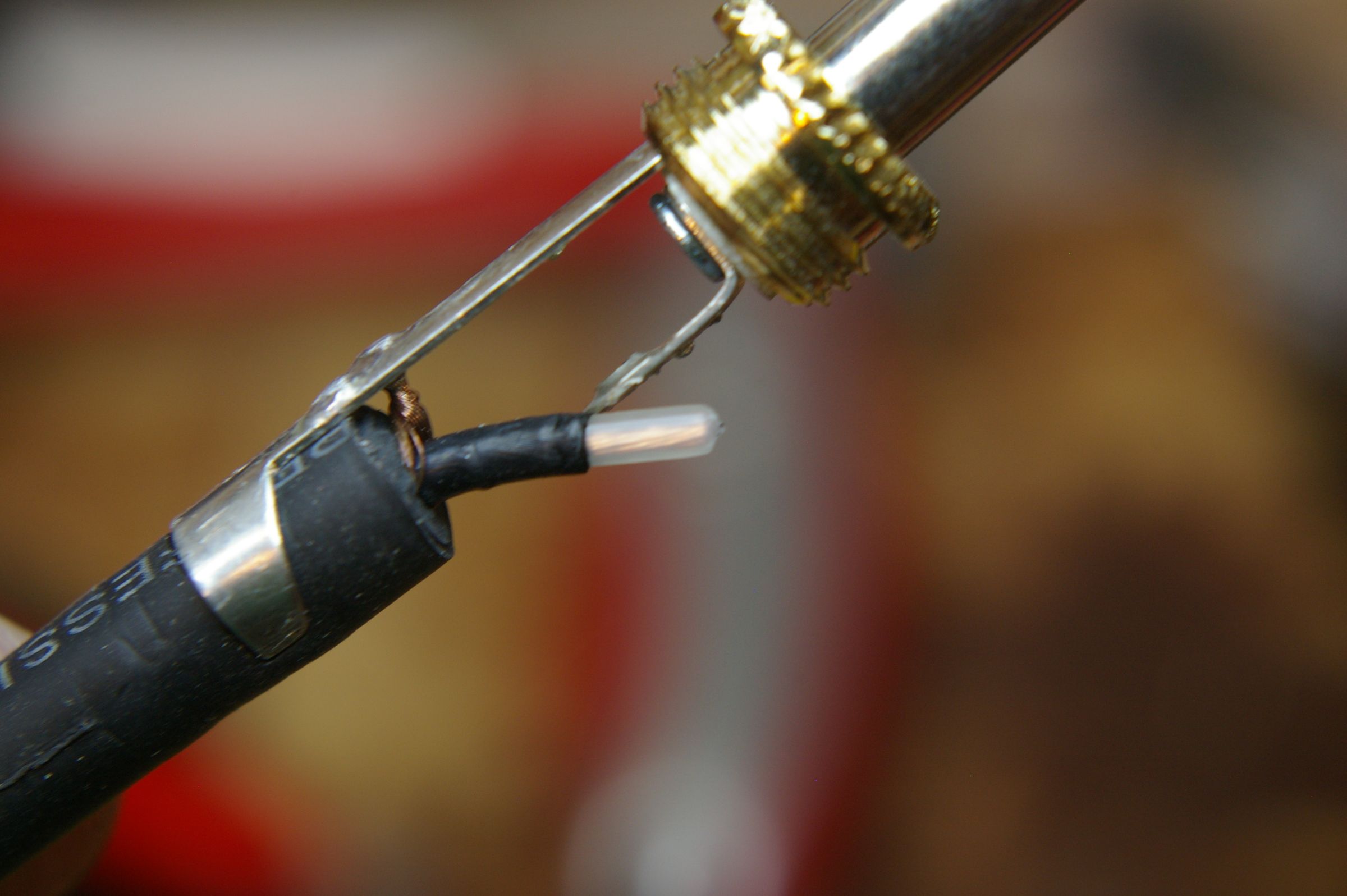 How to Fix, Repair or Make a 1/4" Inch Guitar Cable 8 Steps