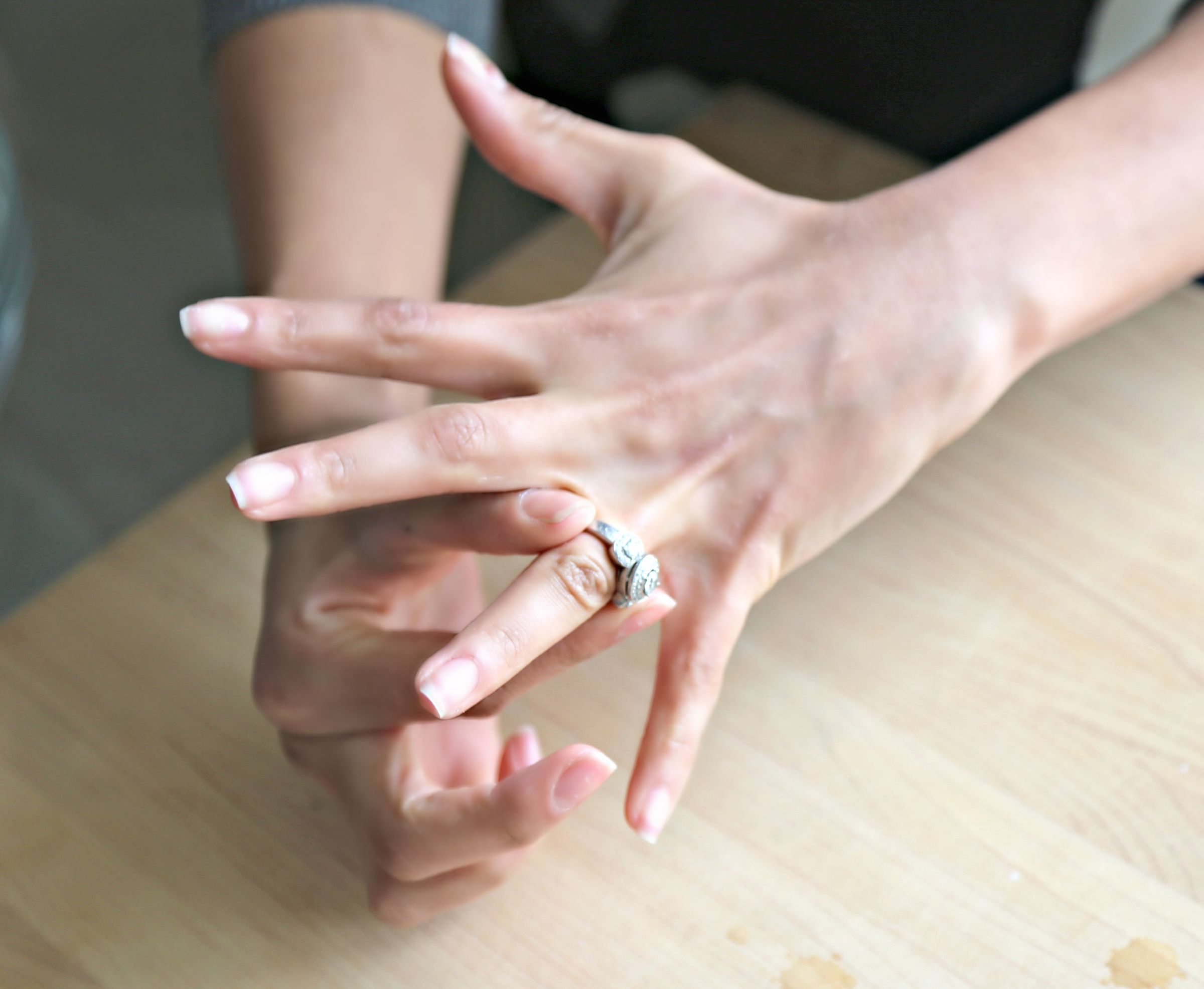 How To Use Dental Floss To Remove A Ring CosmeticsEnvogue