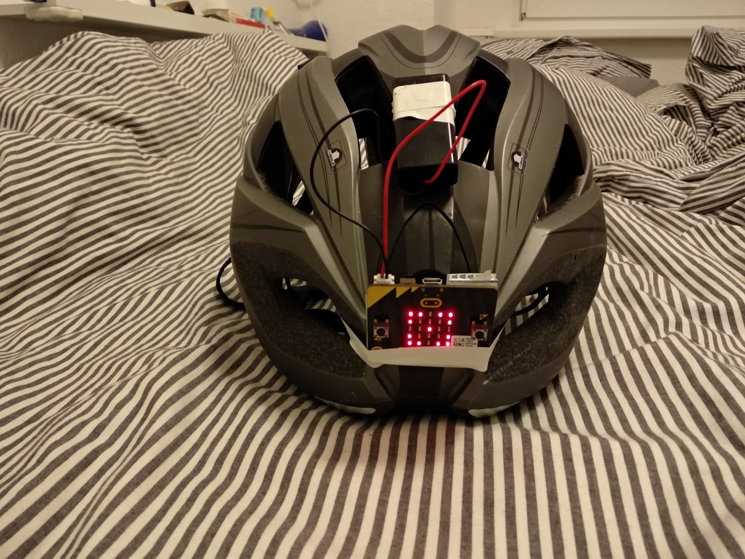 A Microbit Directional Indicator for Bicycle Helmets 5 Steps
