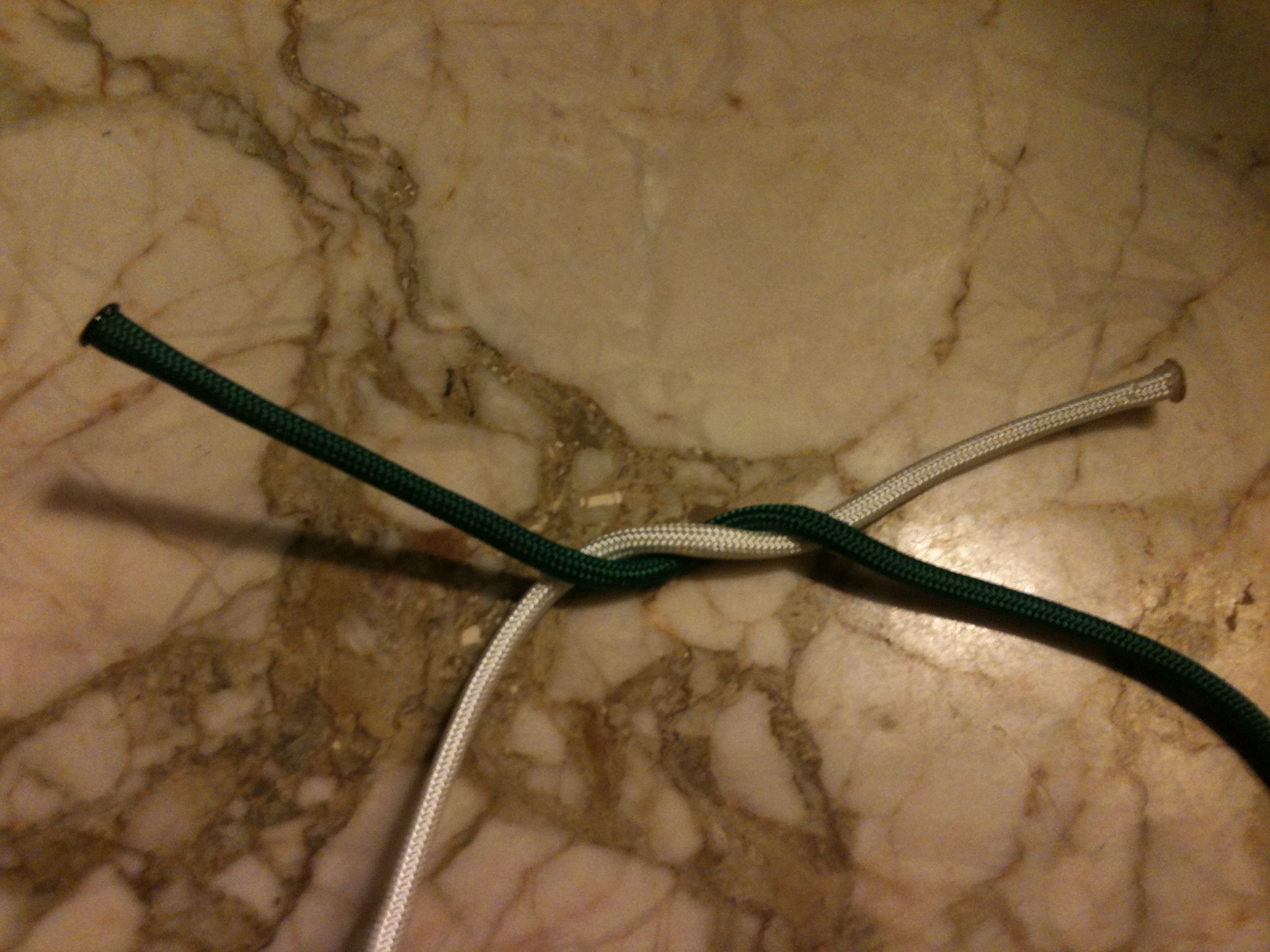 Paracord Bracelet Without Clip or Knot! 5 Steps Instructables