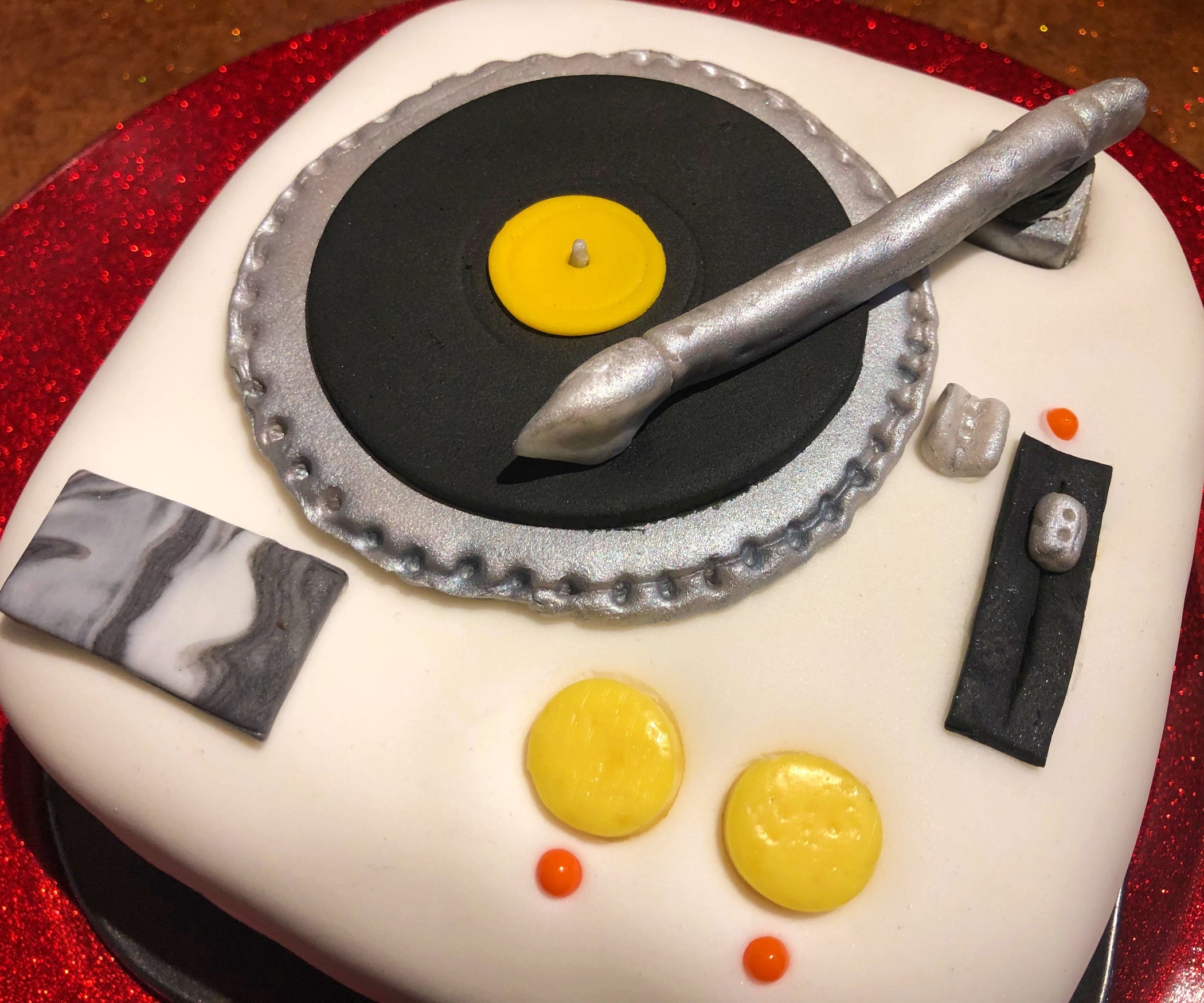 Turntable Cake 7 Steps (with Pictures) Instructables