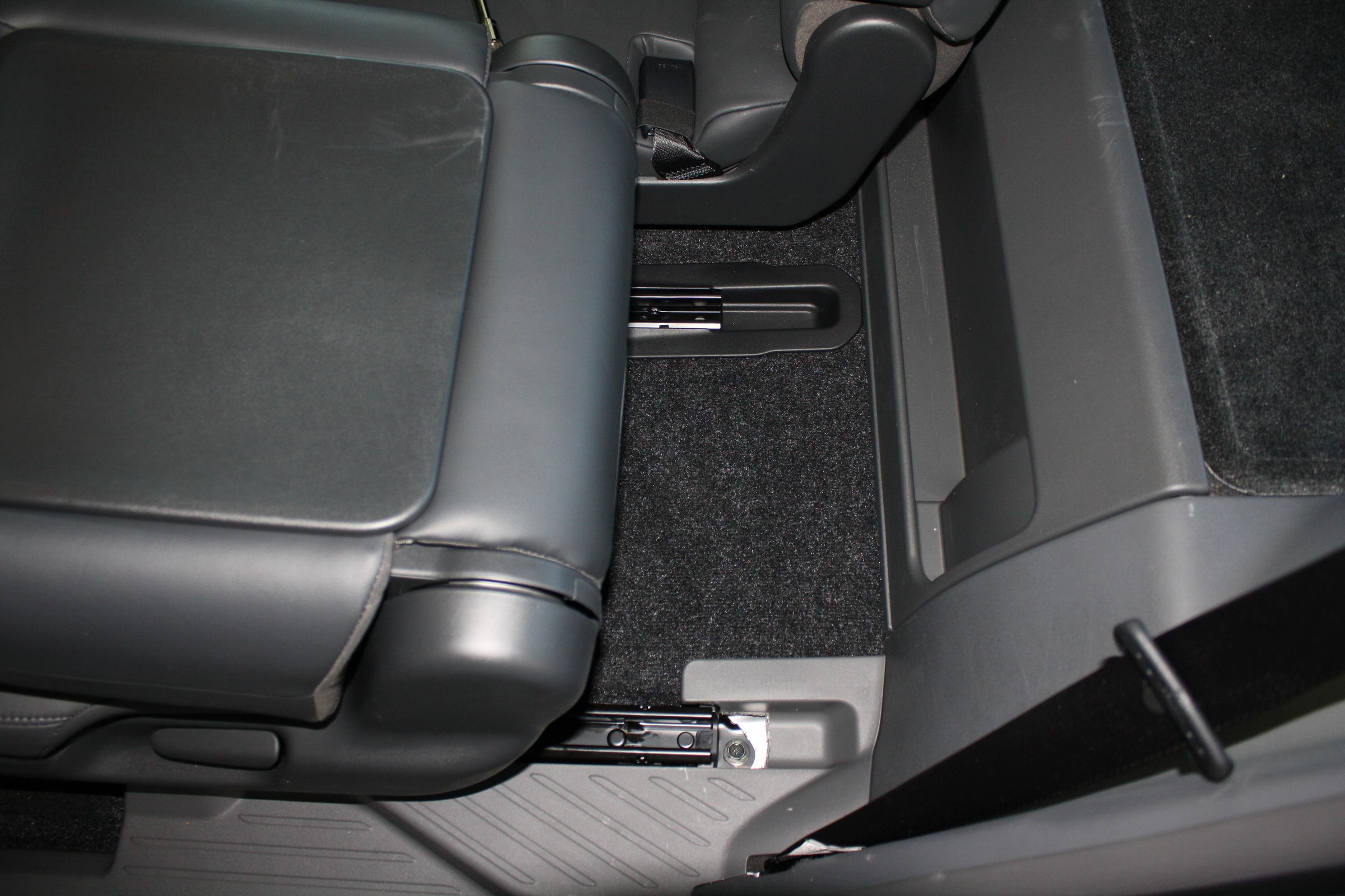 How to Remove the Rear Seats From a Toyota Prius V 3 Steps (with