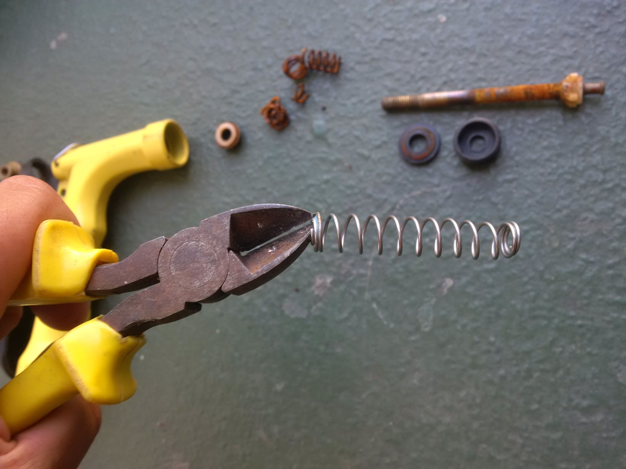 How to Repair a Hose Nozzle 4 Steps (with Pictures) Instructables