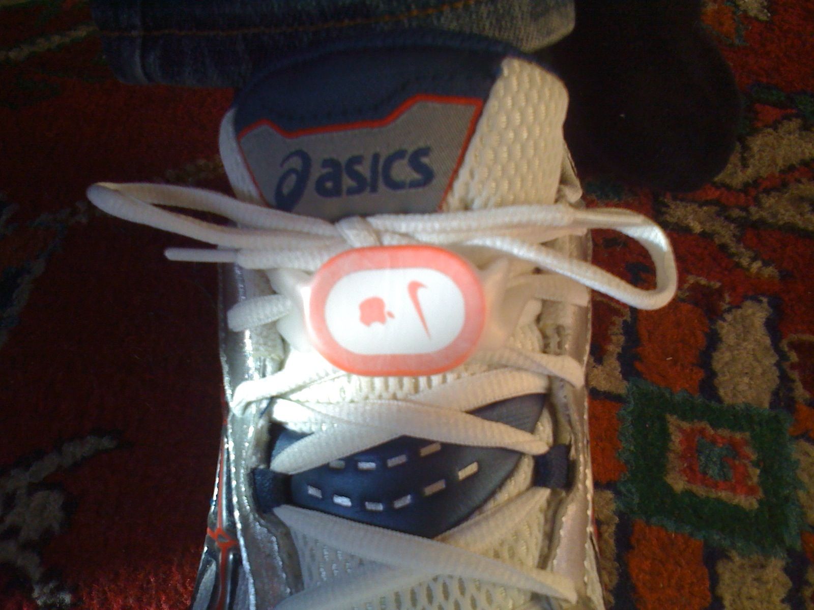 DIY guide for "Nike Plus" iPod sensor waterproof holder with step-by-step instructions