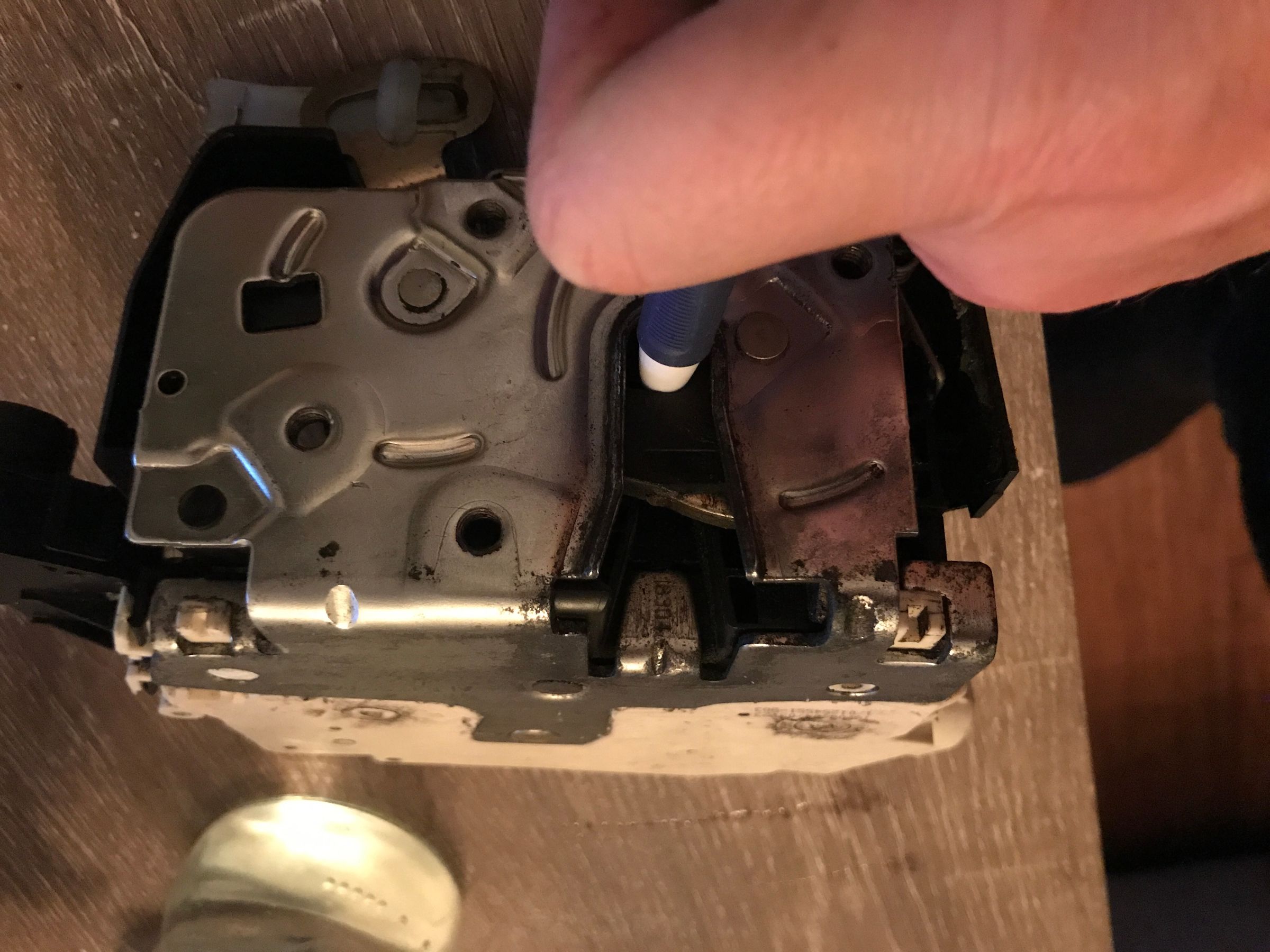 Repair Mini Cooper Electric Door Lock Actuator / Locking Mechanism 18