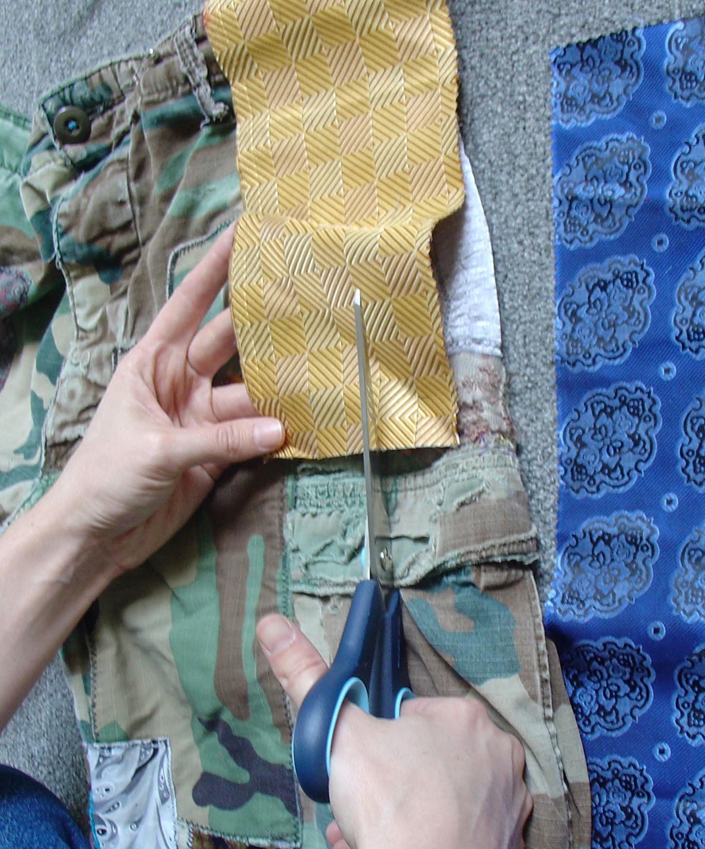 How to Patch Your Clothes 6 Steps (with Pictures) Instructables