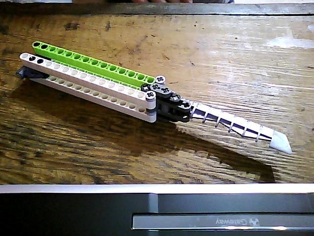 LEGO Butterfly Knife (Balisong) : 15 Steps - Instructables