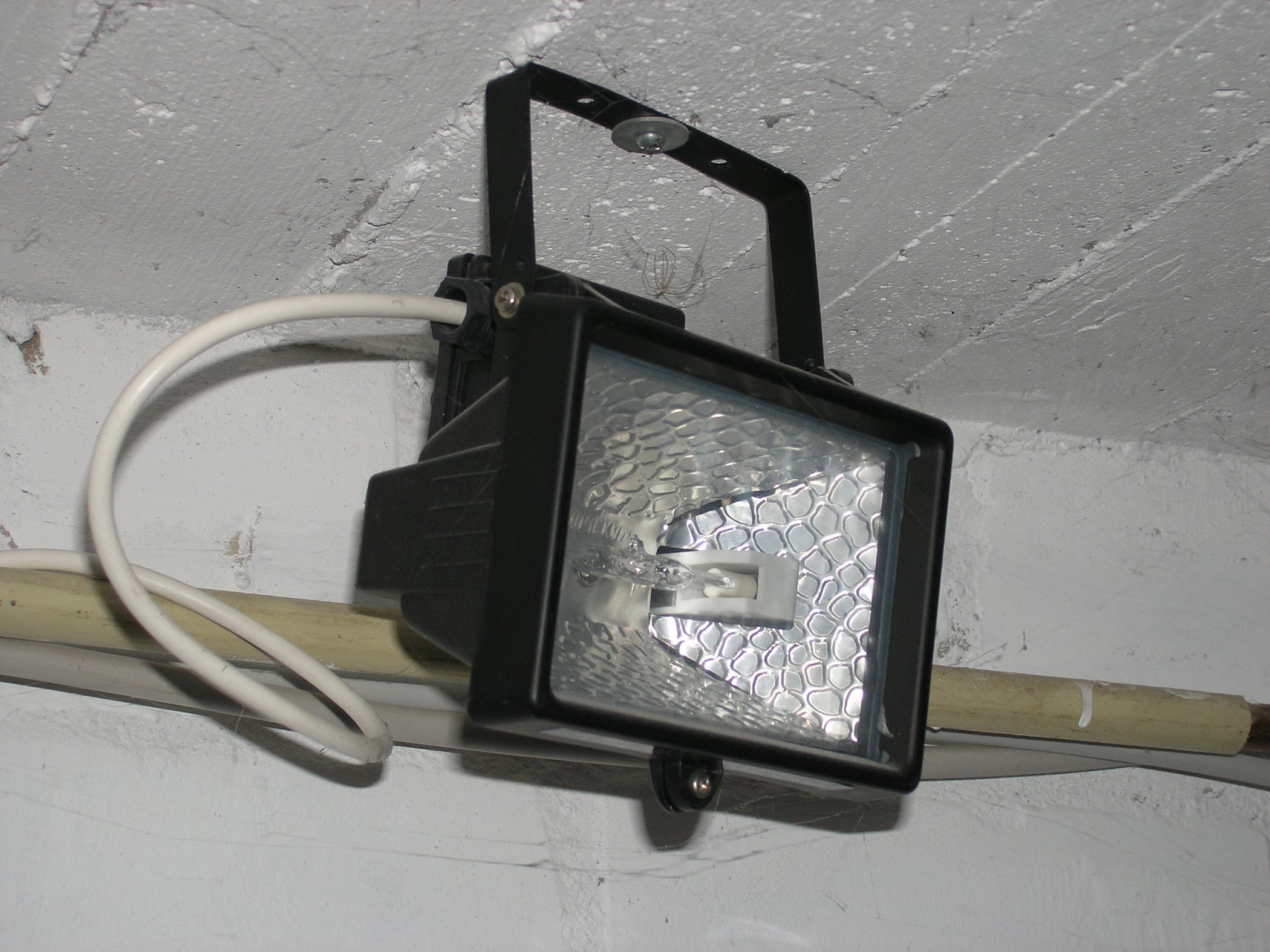 Changing an Halogen Spotlight Into an LED Spotlight Instructables