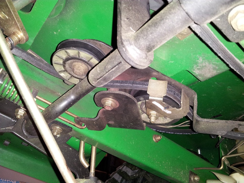 How to Change the Traction Belt on a John Deere LT155 : 8 ...