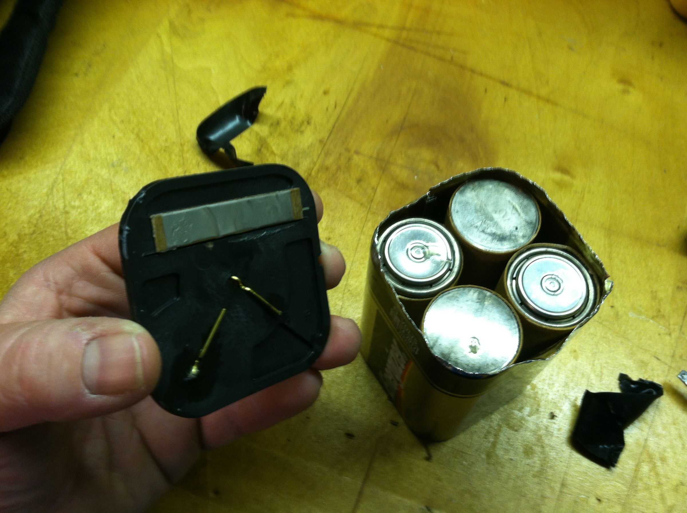 6 Volt Lantern Battery to D Cell Mod! 5 Steps Instructables