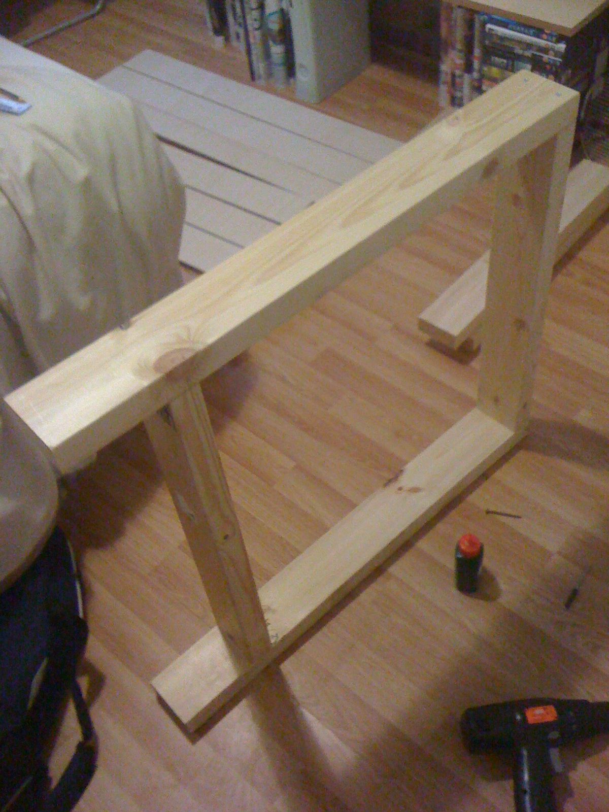 Build Your Own Desk, for Under 20 (30) 4 Steps Instructables