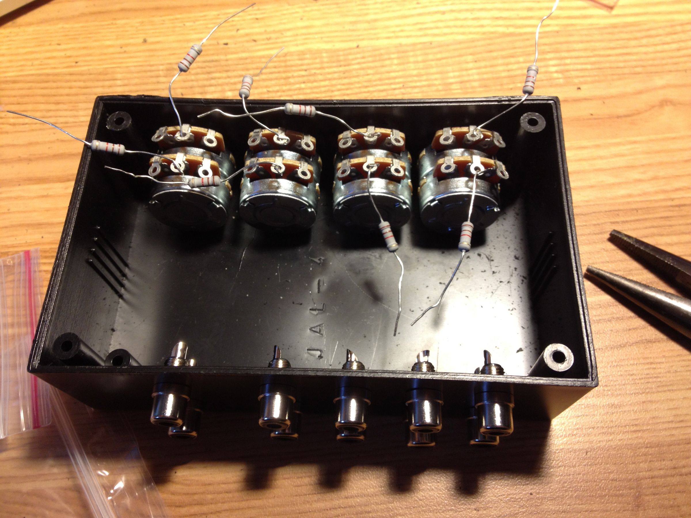 Passive Audio Mixer W/ Channel Volume Control : 6 Steps - Instructables