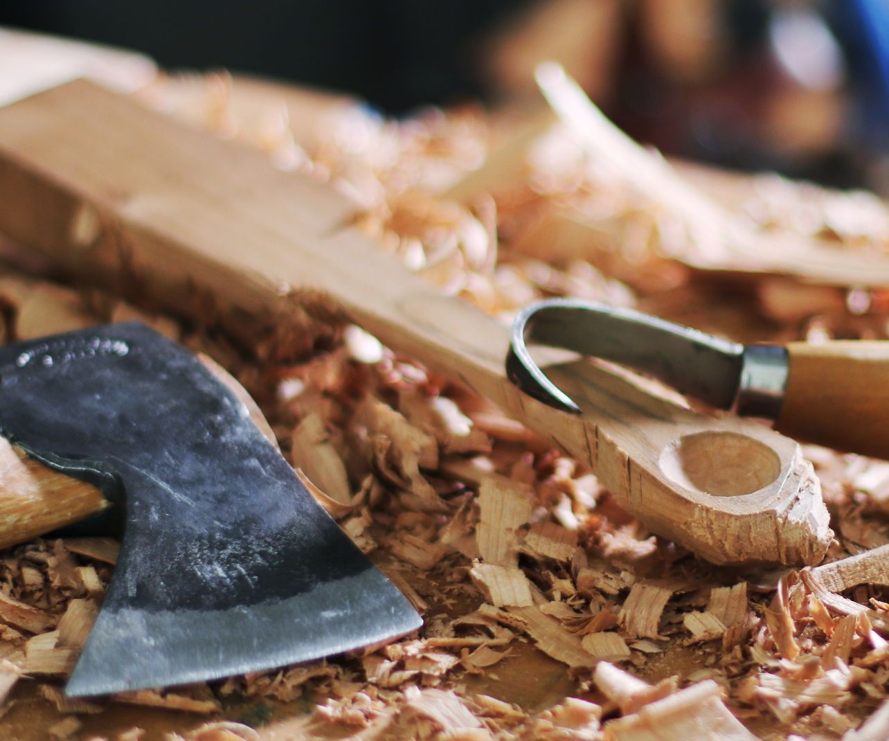 Making a Small Spoon W/ an Axe, Hook Knife & Carving Knife