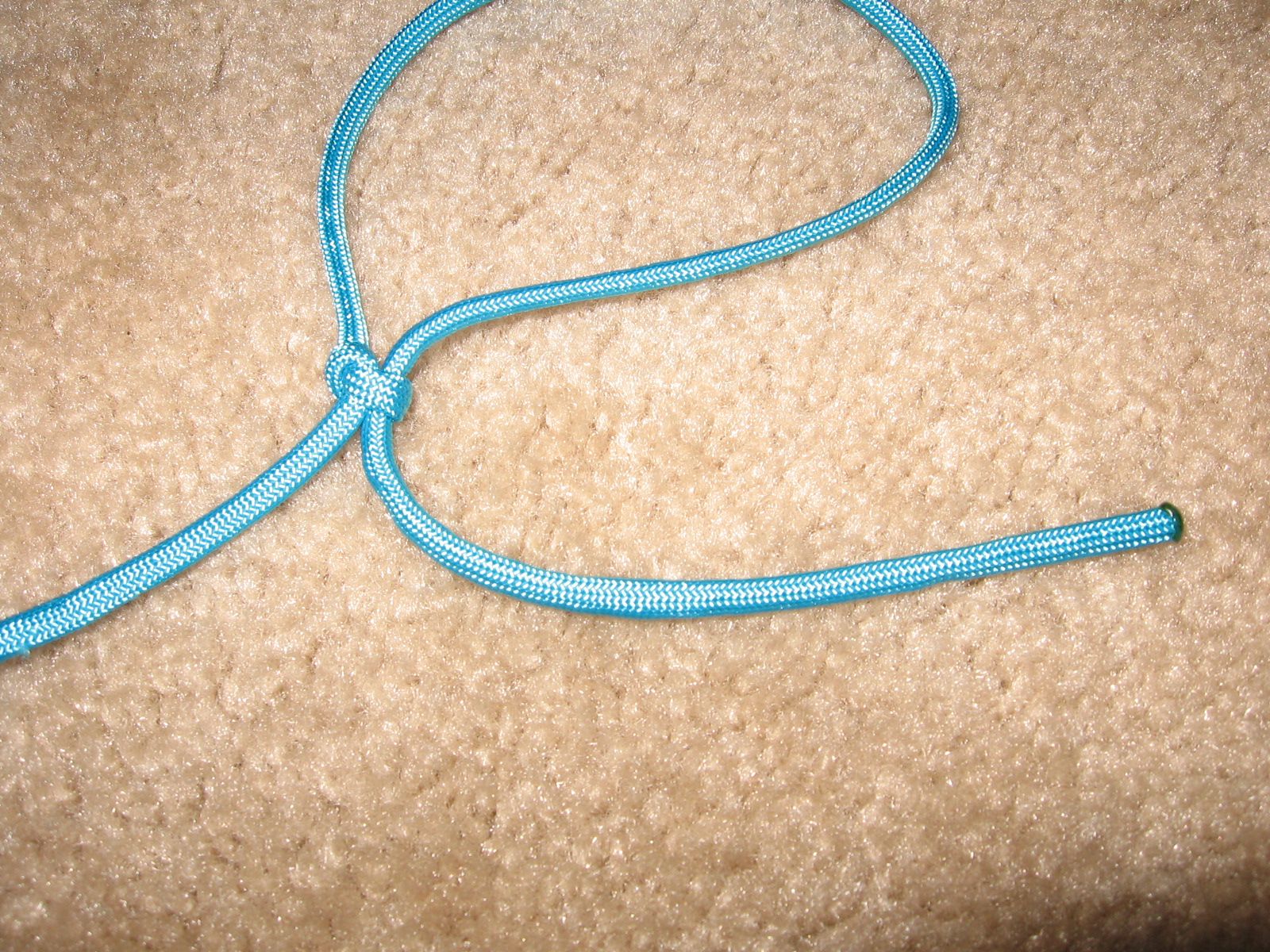 The Easiest Paracord Bracelet You'll Ever Make. 9 Steps Instructables