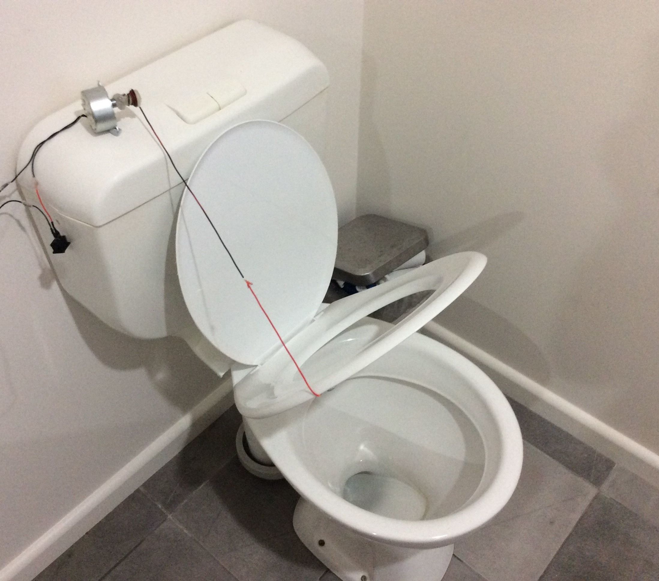DIY guide for HOW TO MAKE AN AUTOMATIC TOILET! with step-by-step instructions