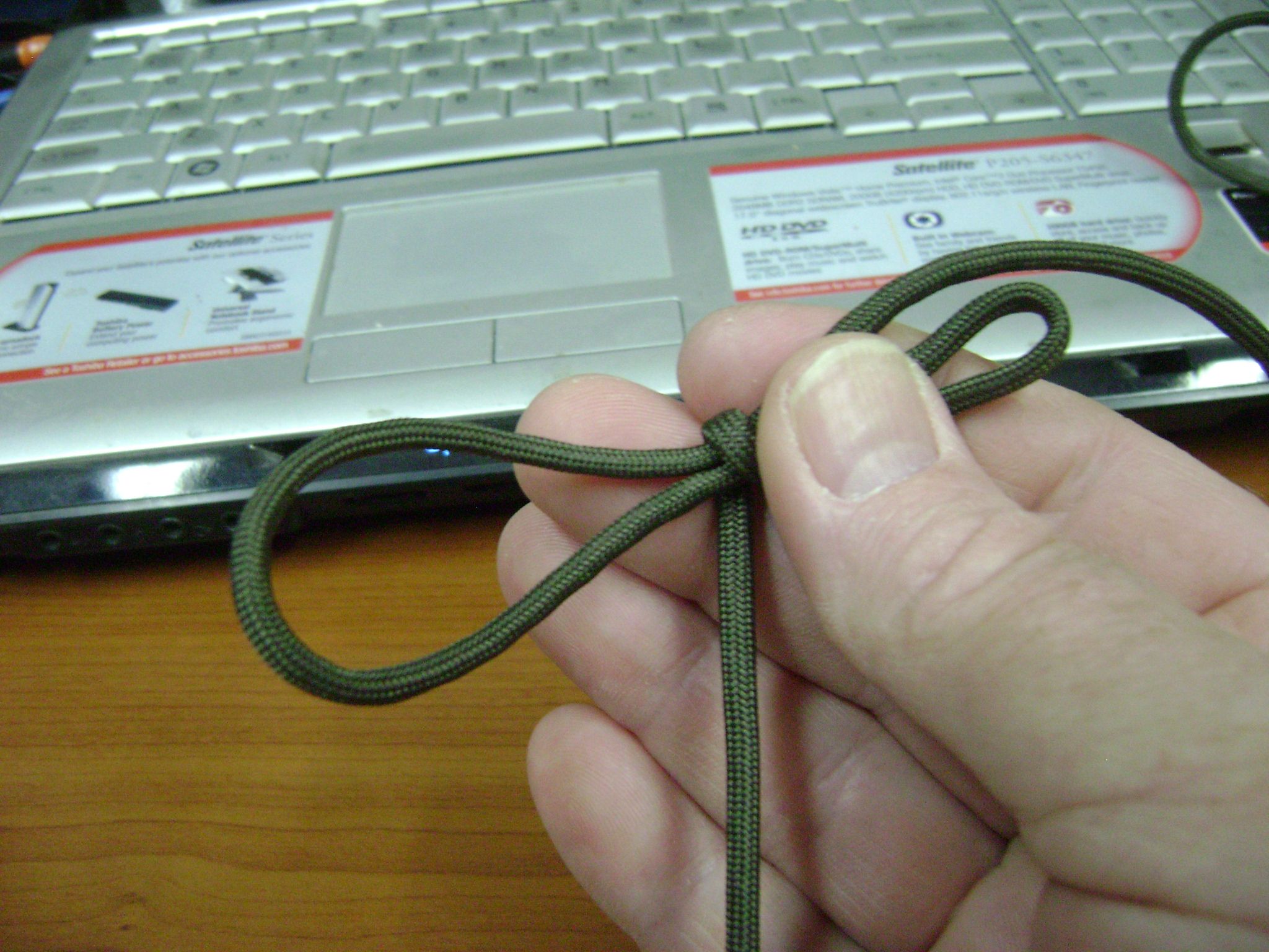 Paracord/Water Bottle Canteen Strap 6 Steps Instructables