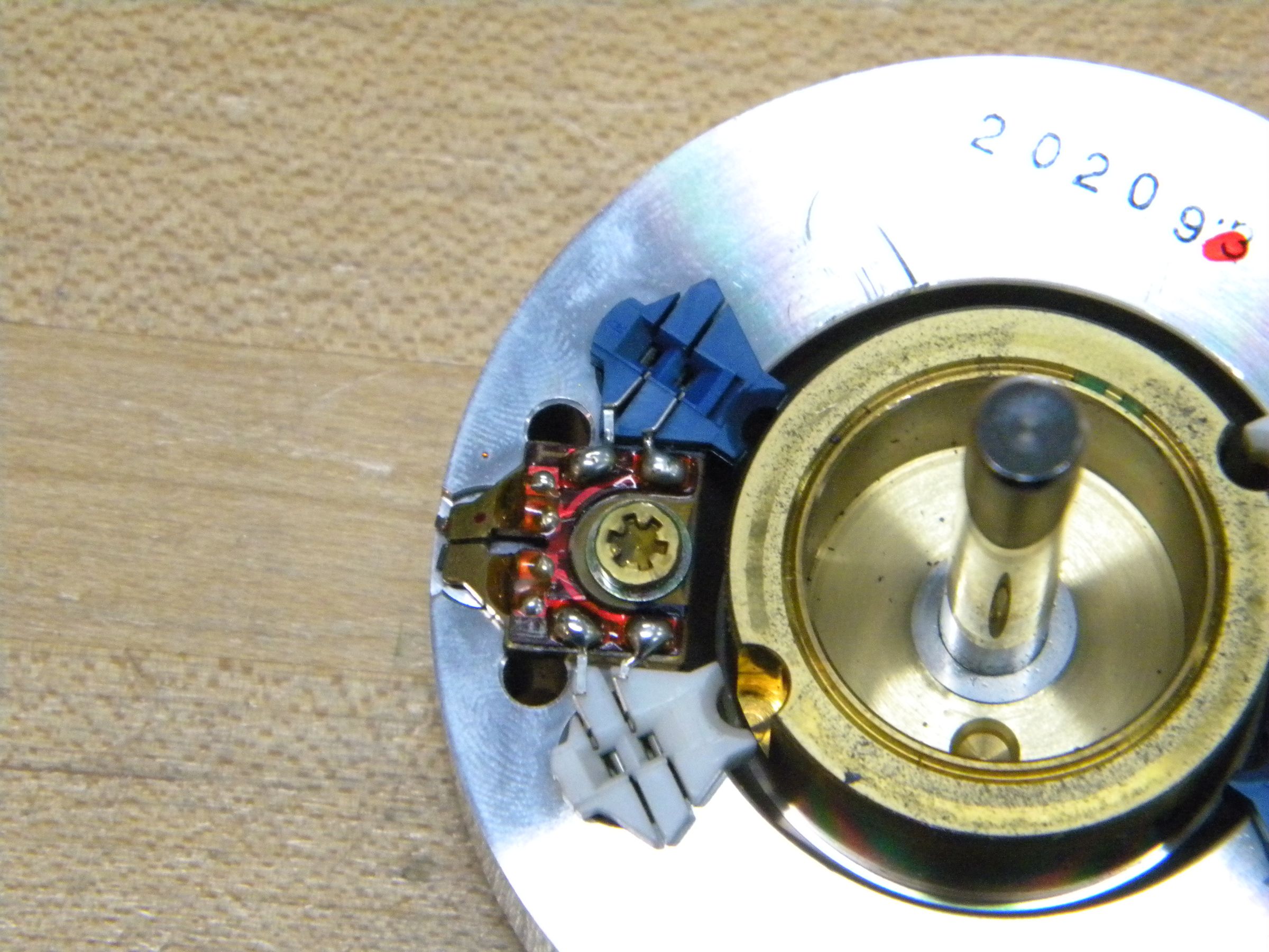 Spinner / Jog Wheel Inside of a VCR Head 9 Steps (with Pictures