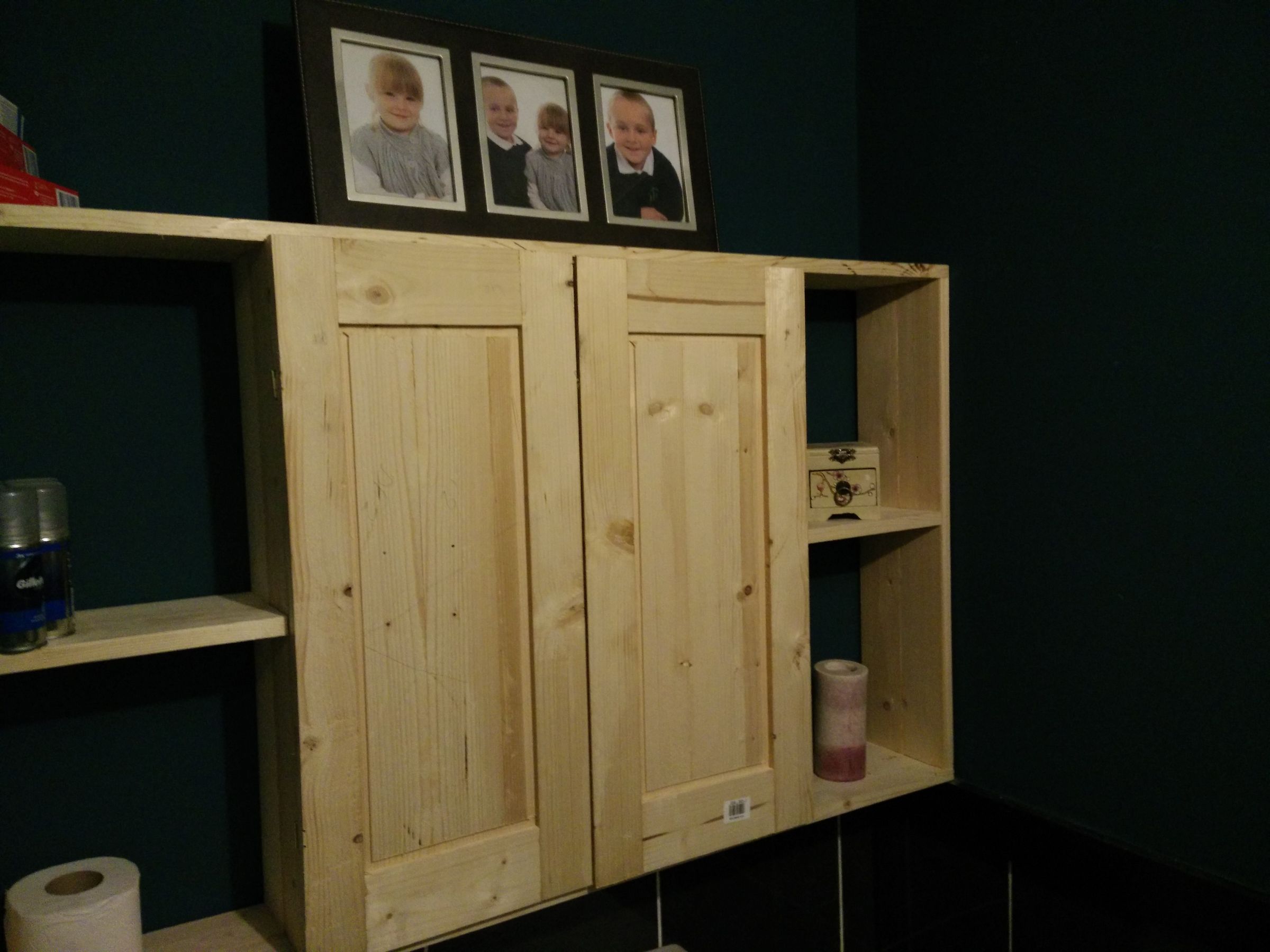 (2x4) Bathroom Wall / Medicine Cupboard 4 Steps (with