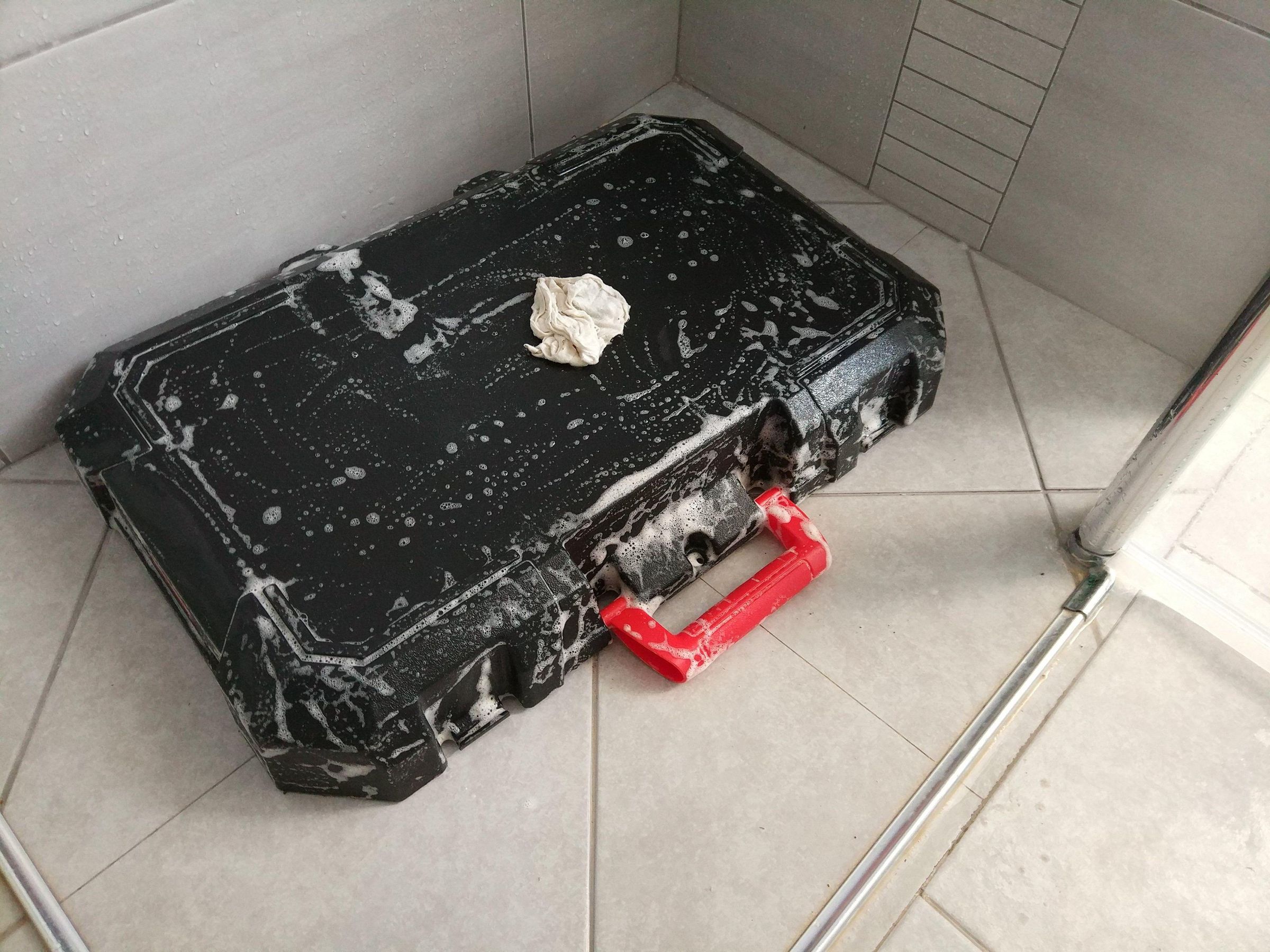 Portable Gaming PC in a Suitcase : 7 