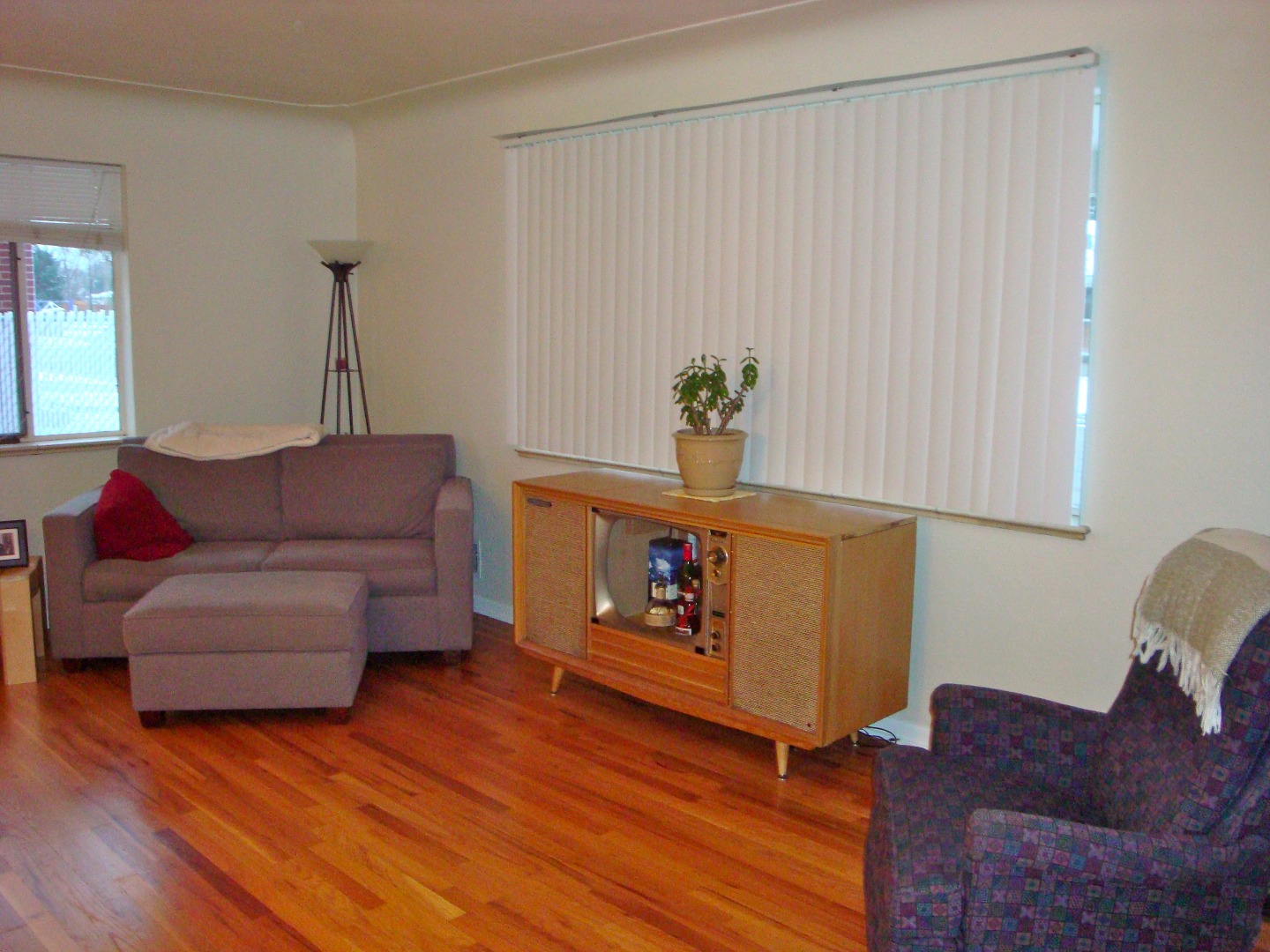 Stereo Console Refurbish and Conversion 5 Steps (with Pictures