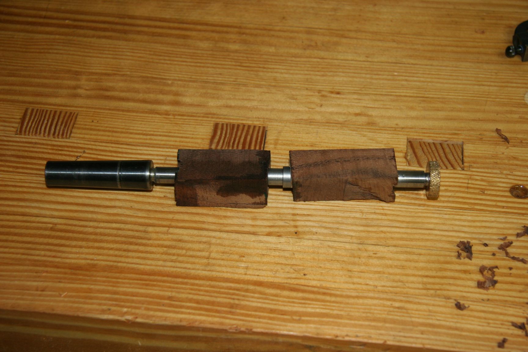 Turrning a European Style Wooden Pen 4 Steps (with Pictures