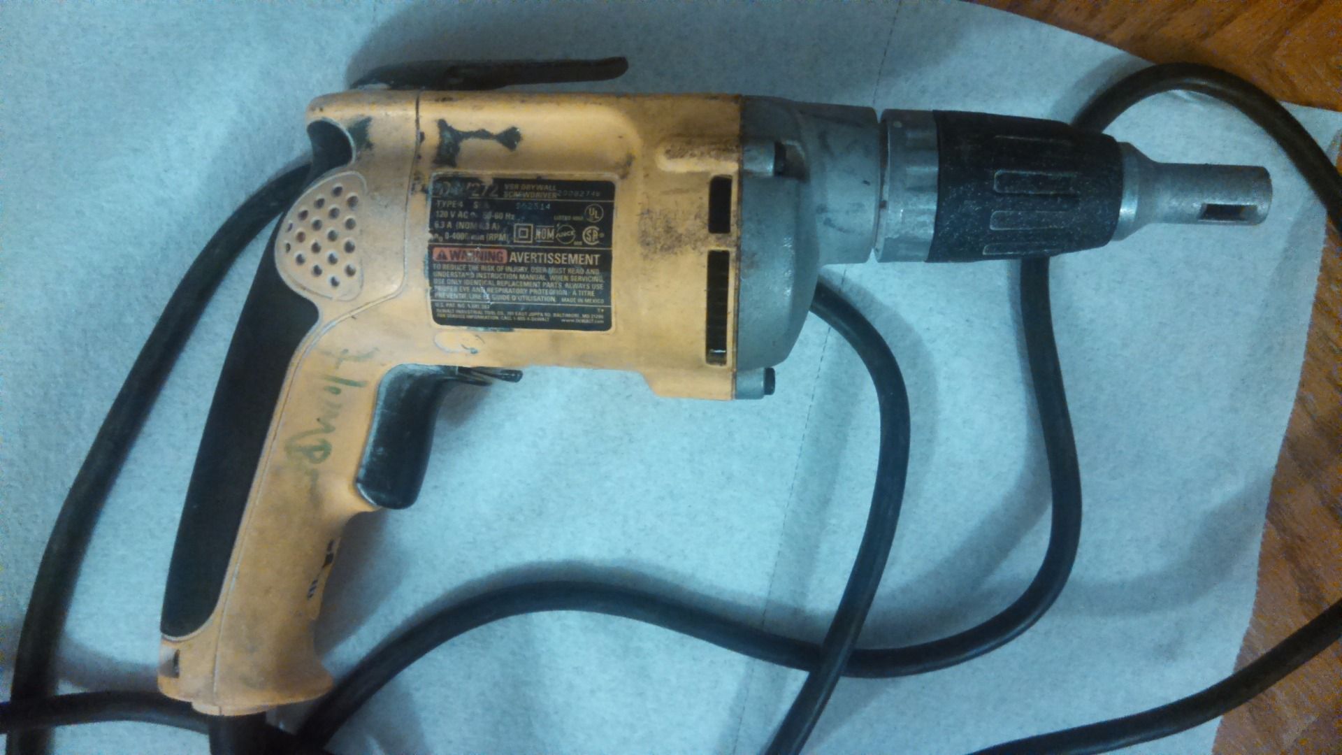 Dewalt Drywall Scrugun Repair : 6 Steps 